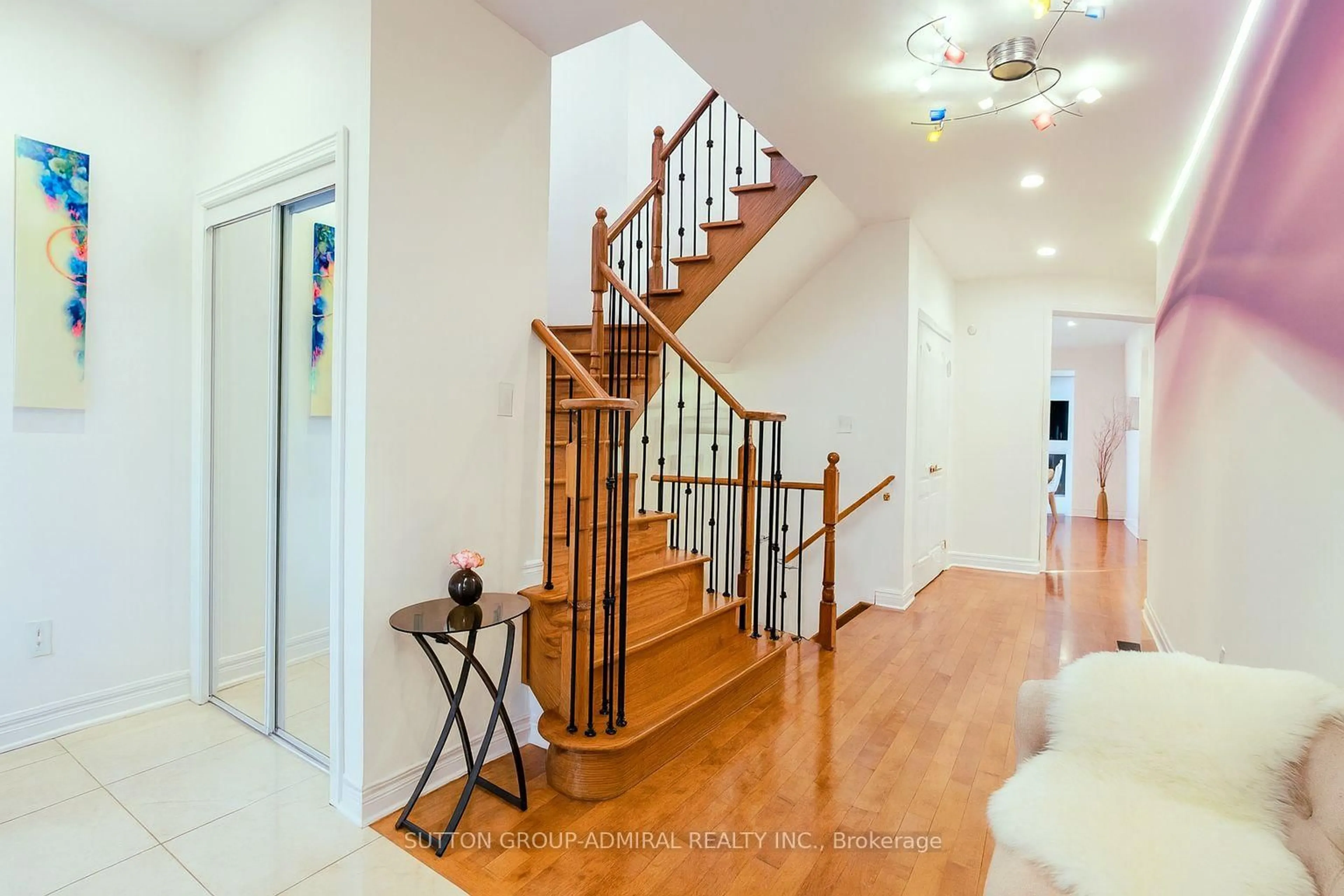 Indoor foyer for 171 Sunset Beach Rd, Richmond Hill Ontario L4E 3G7