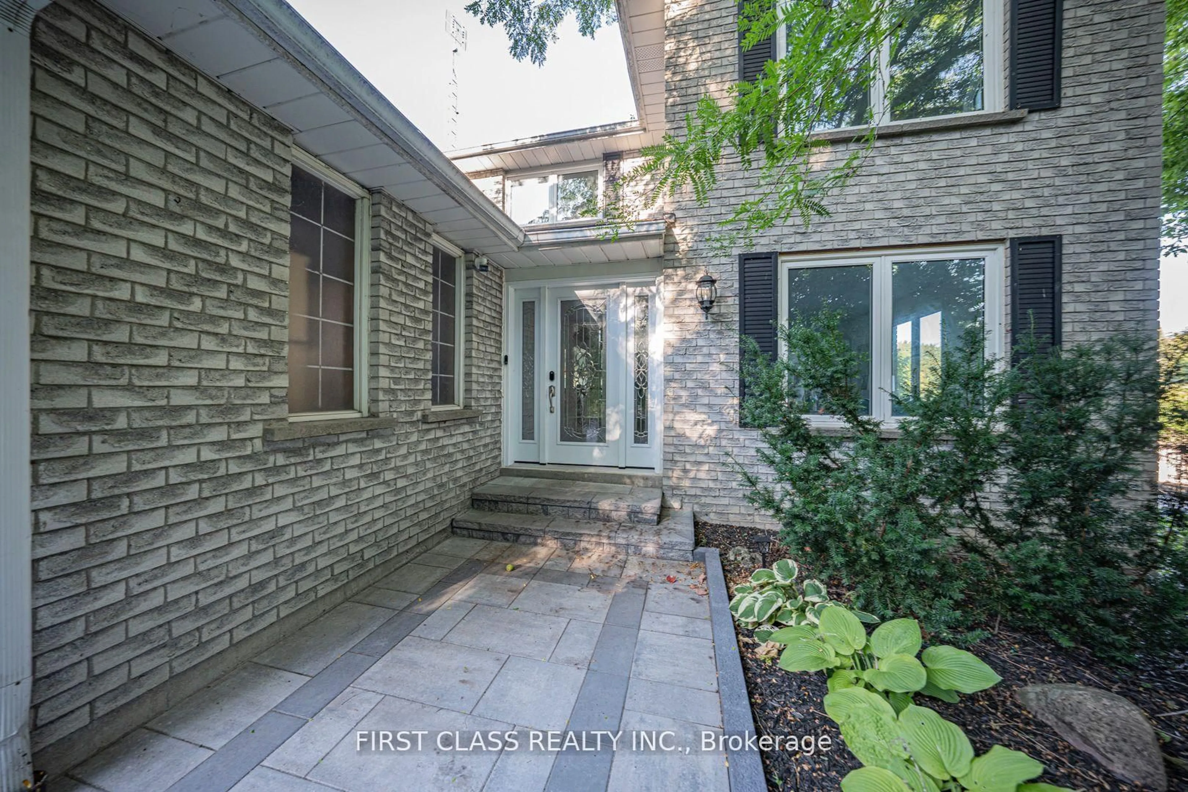 Home with brick exterior material, street for 1148 Kingdale Rd, Newmarket Ontario L3Y 4W1