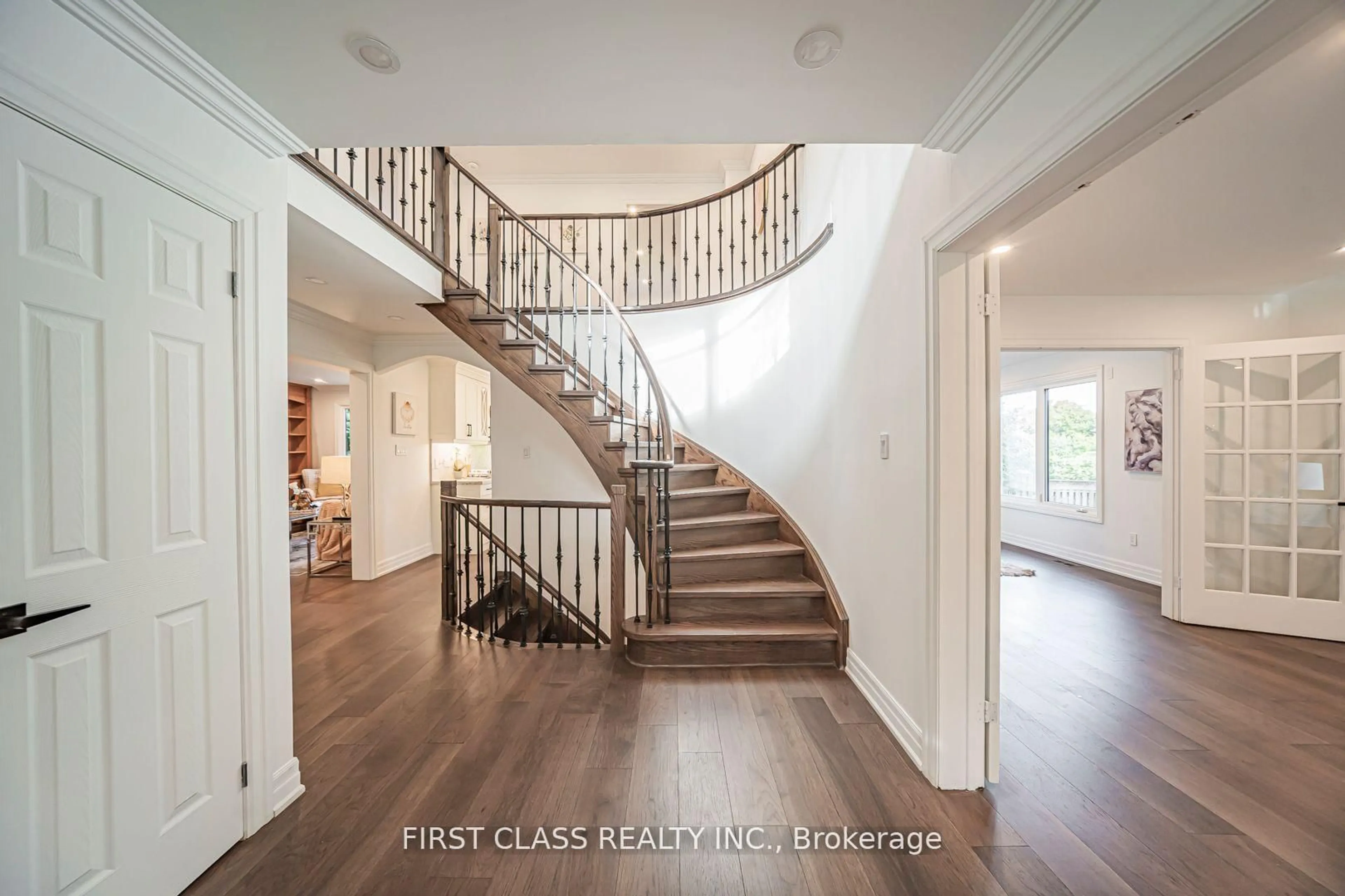 Stairs for 1148 Kingdale Rd, Newmarket Ontario L3Y 4W1