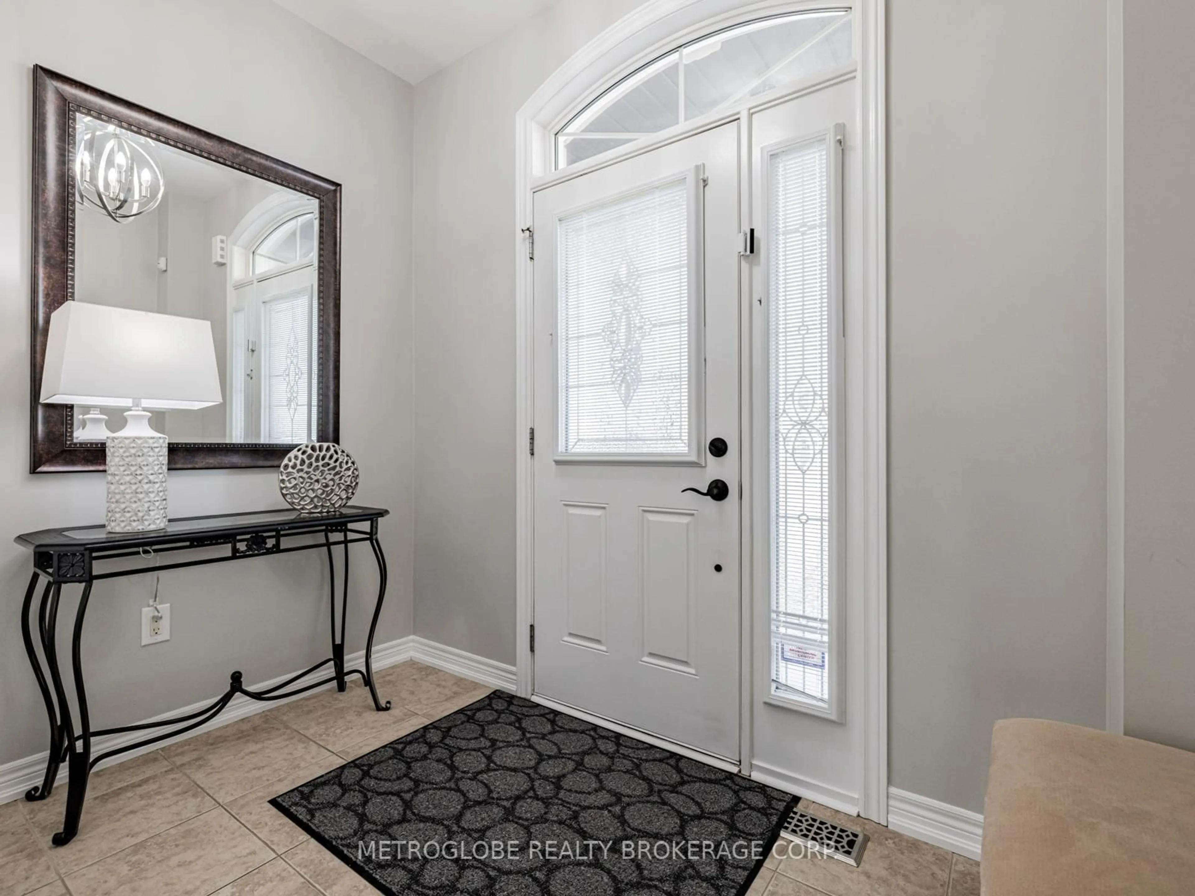 Indoor entryway for 26 Spruce Pine Cres, Vaughan Ontario L6A 4T3