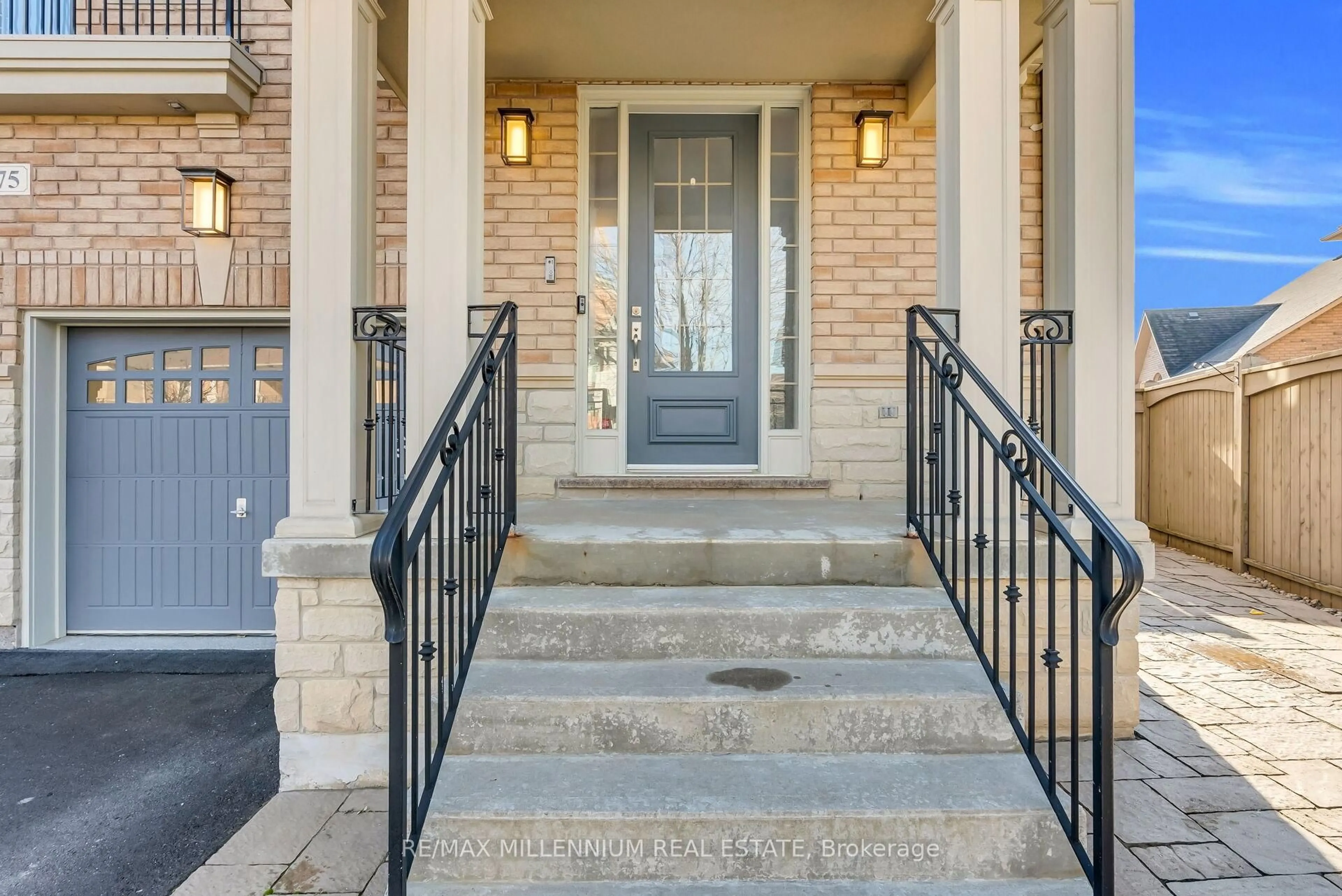 Indoor entryway for 275 Hansard Dr, Vaughan Ontario L4H 0W3