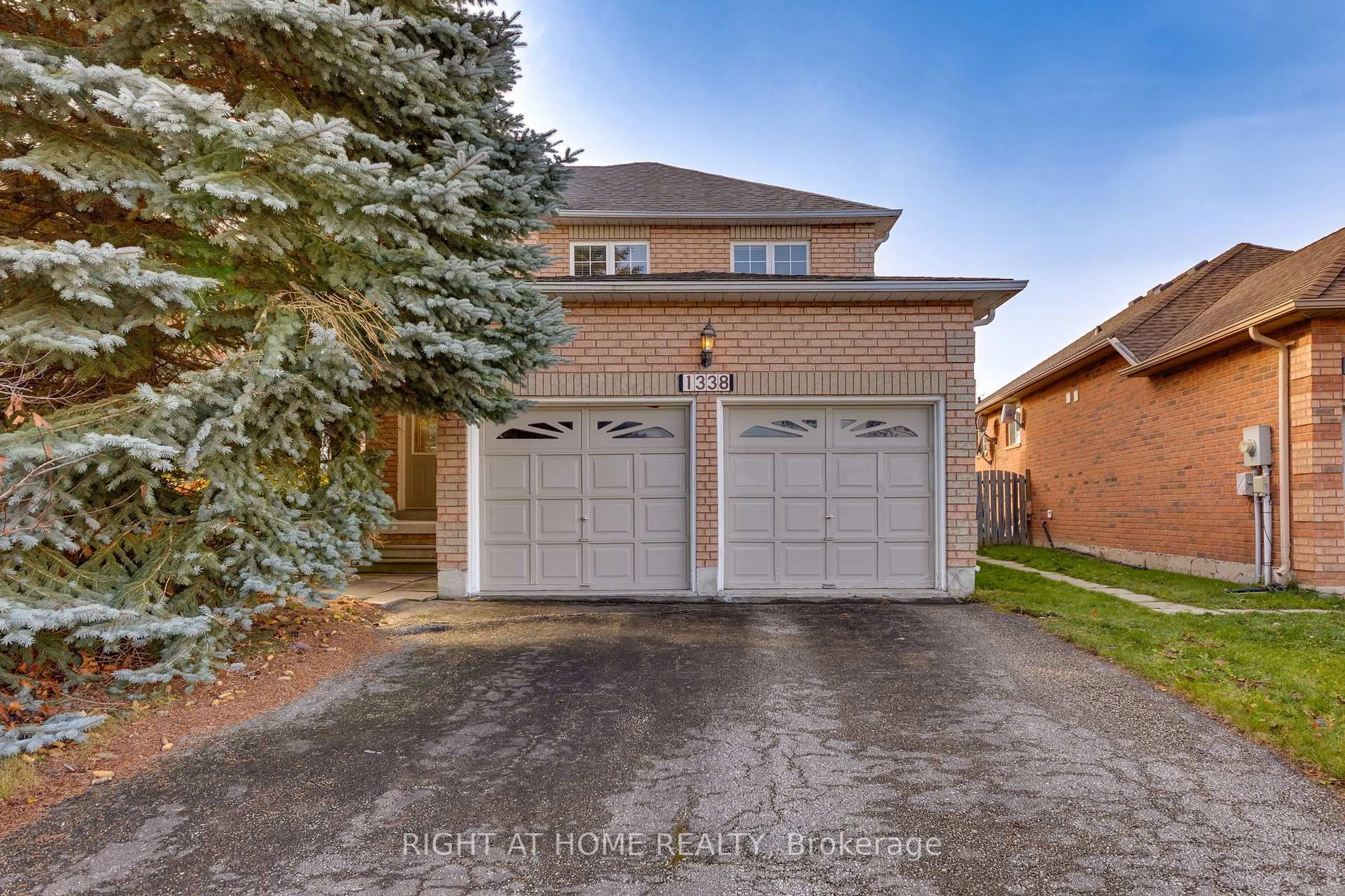 Home with brick exterior material, street for 1338 Vincent Cres, Innisfil Ontario L9S 1Z8