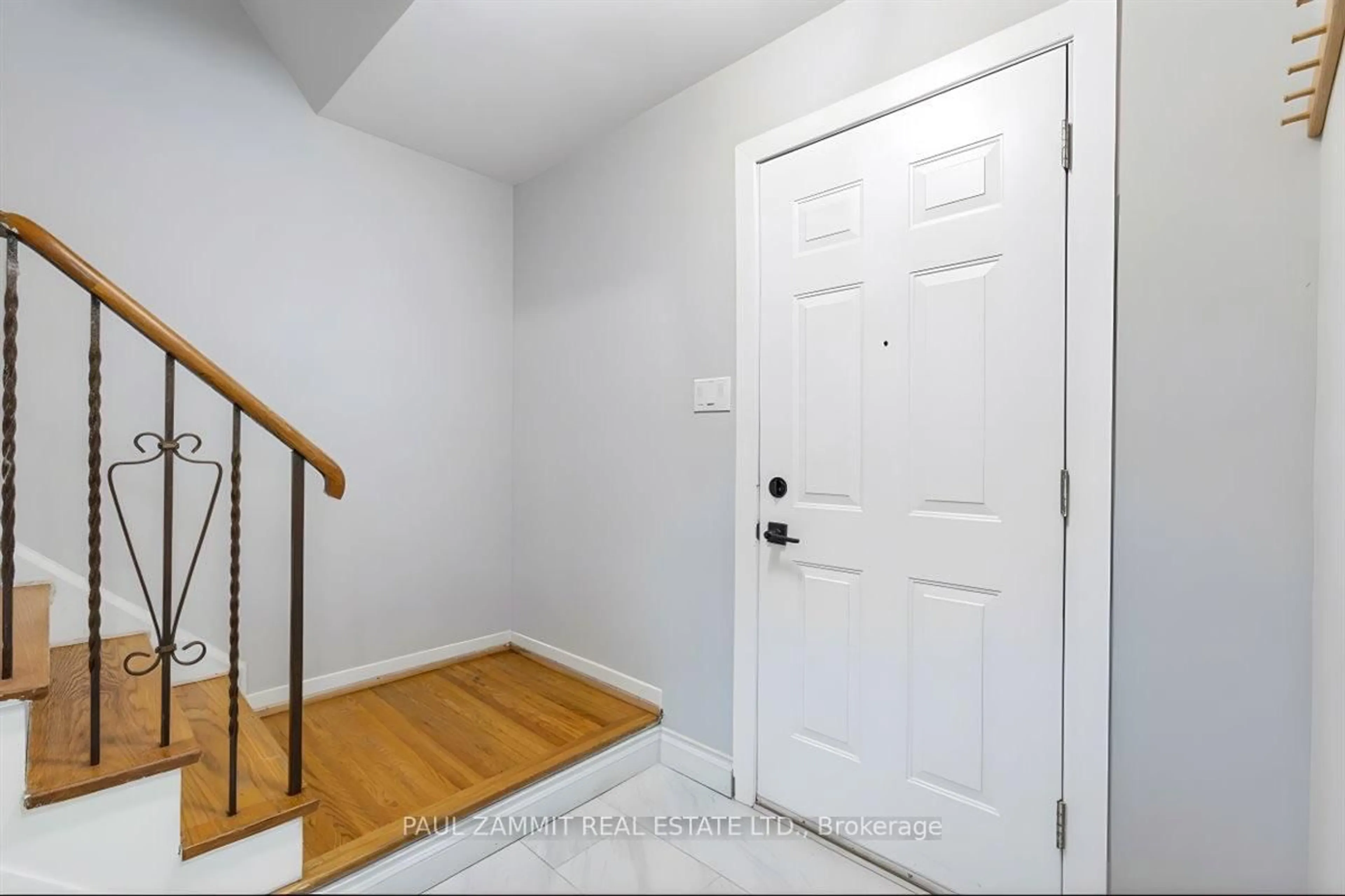 Indoor entryway for 148 Doncaster Ave, Markham Ontario L3T 1L3