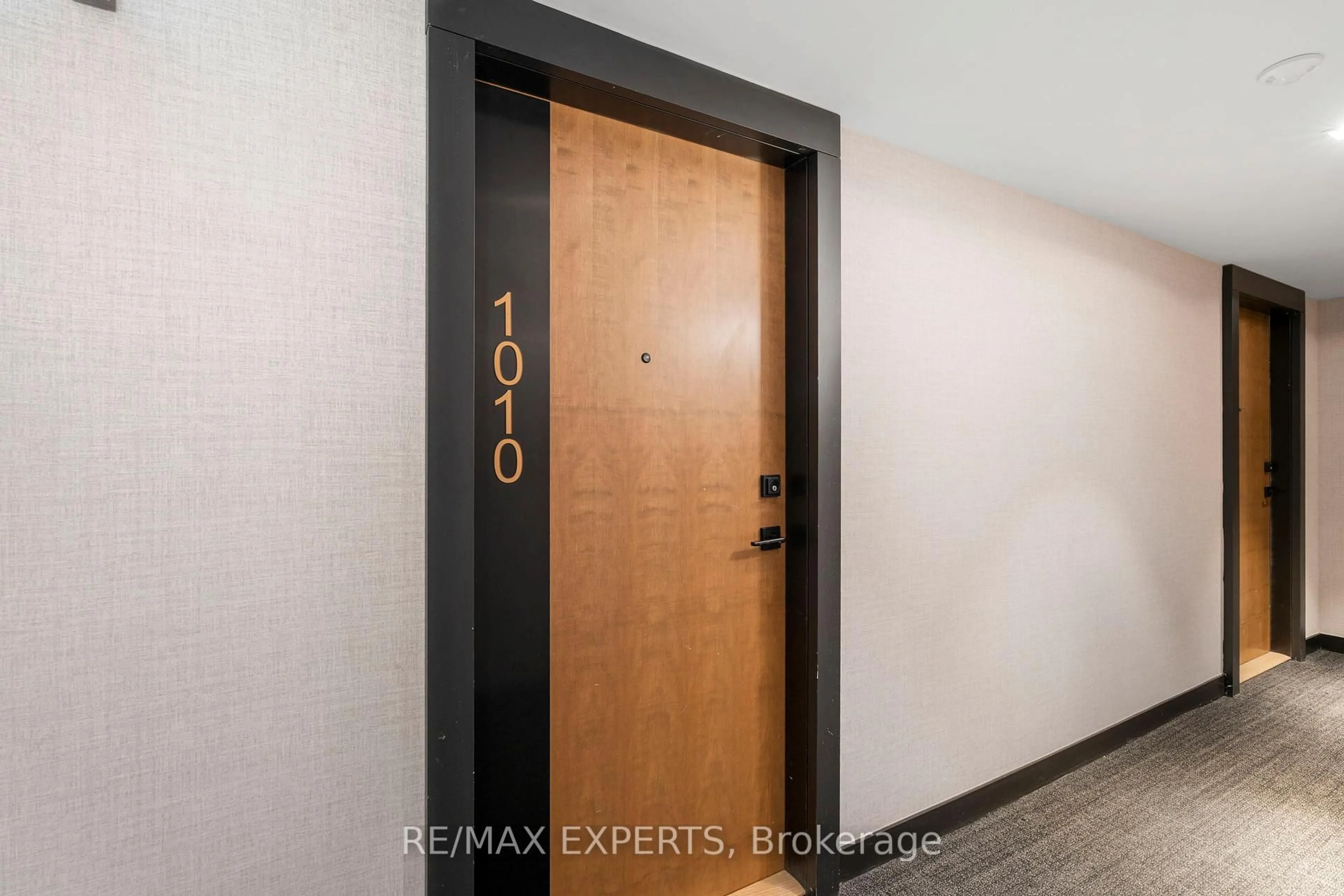 Indoor entryway for 2920 Highway 7 Rd #1010, Vaughan Ontario L4K 0P4