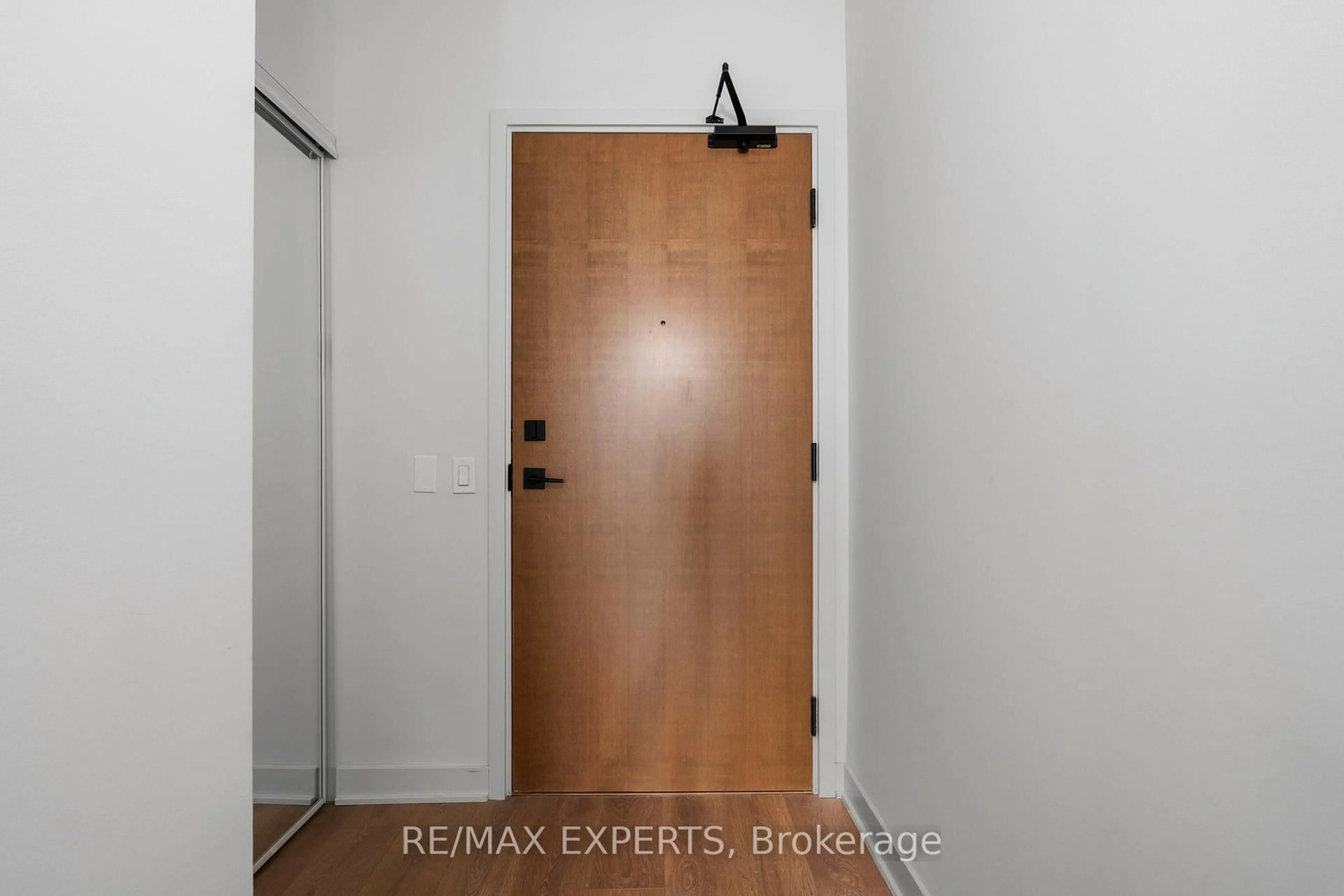 Indoor entryway for 2920 Highway 7 Rd #1010, Vaughan Ontario L4K 0P4