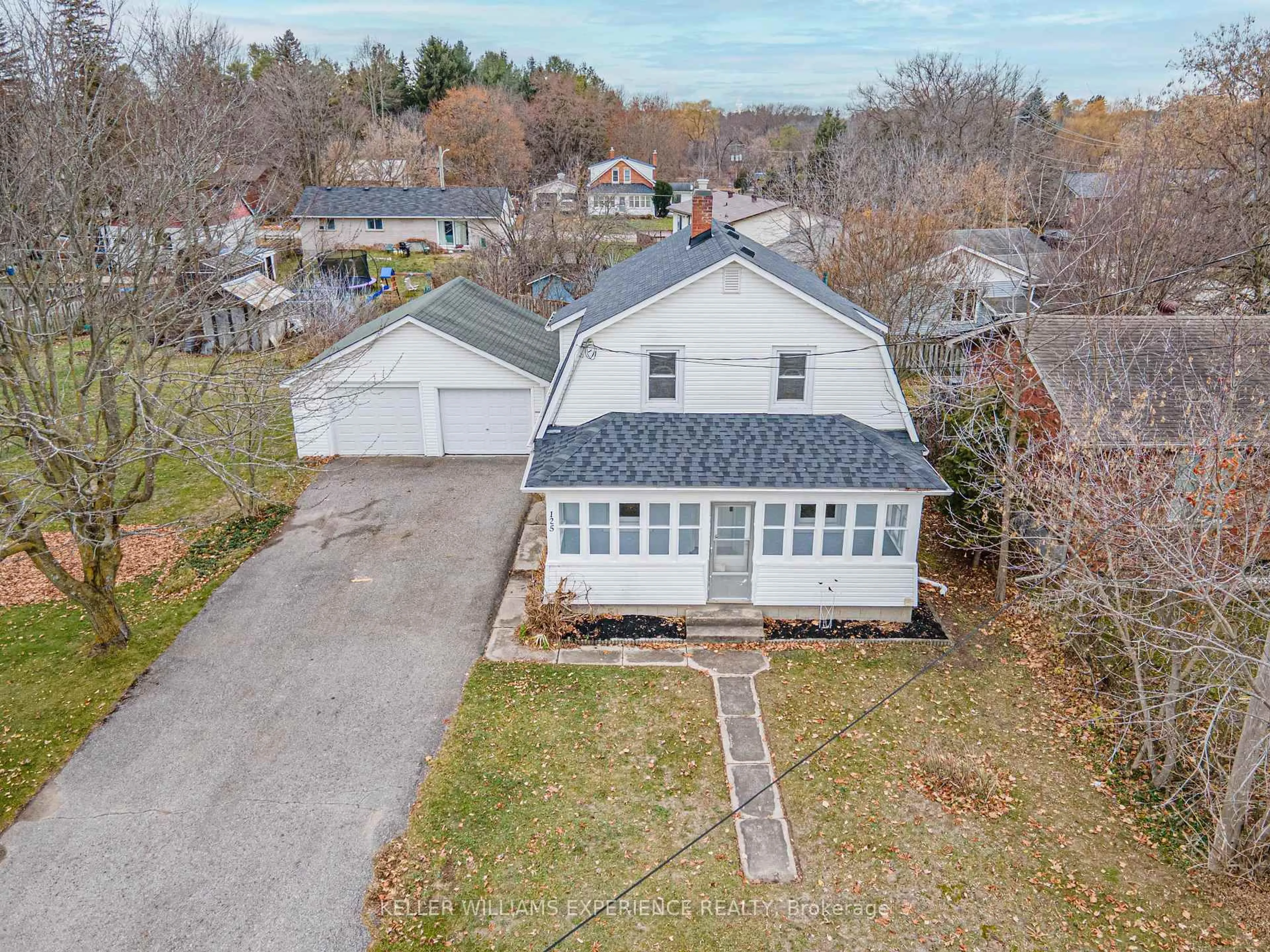 A pic from outside/outdoor area/front of a property/back of a property/a pic from drone, street for 125 Raglan St, Essa Ontario L0M 1B0