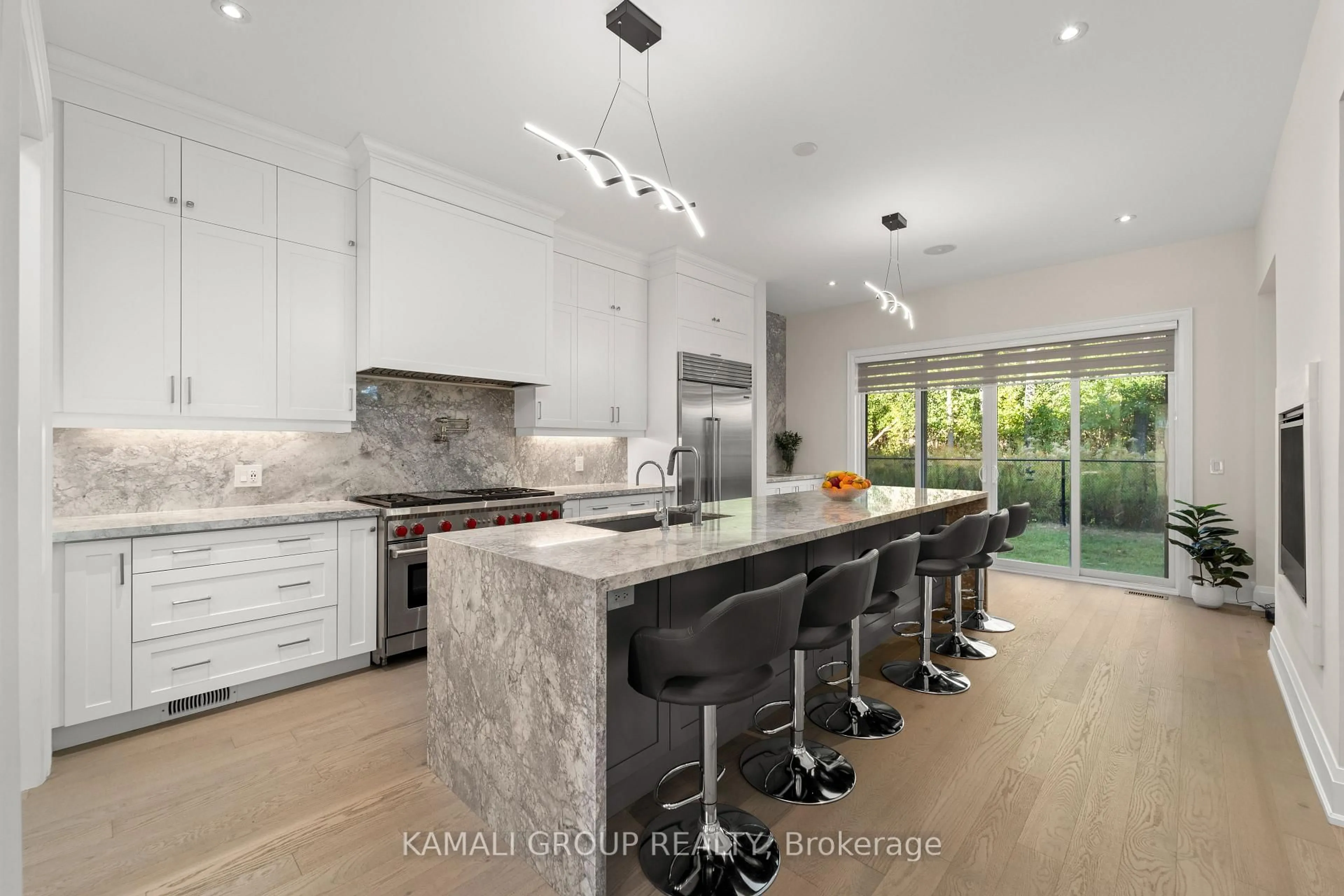 Contemporary kitchen, ceramic/tile floor for 121 Milky Way Dr, Richmond Hill Ontario L4C 4L9