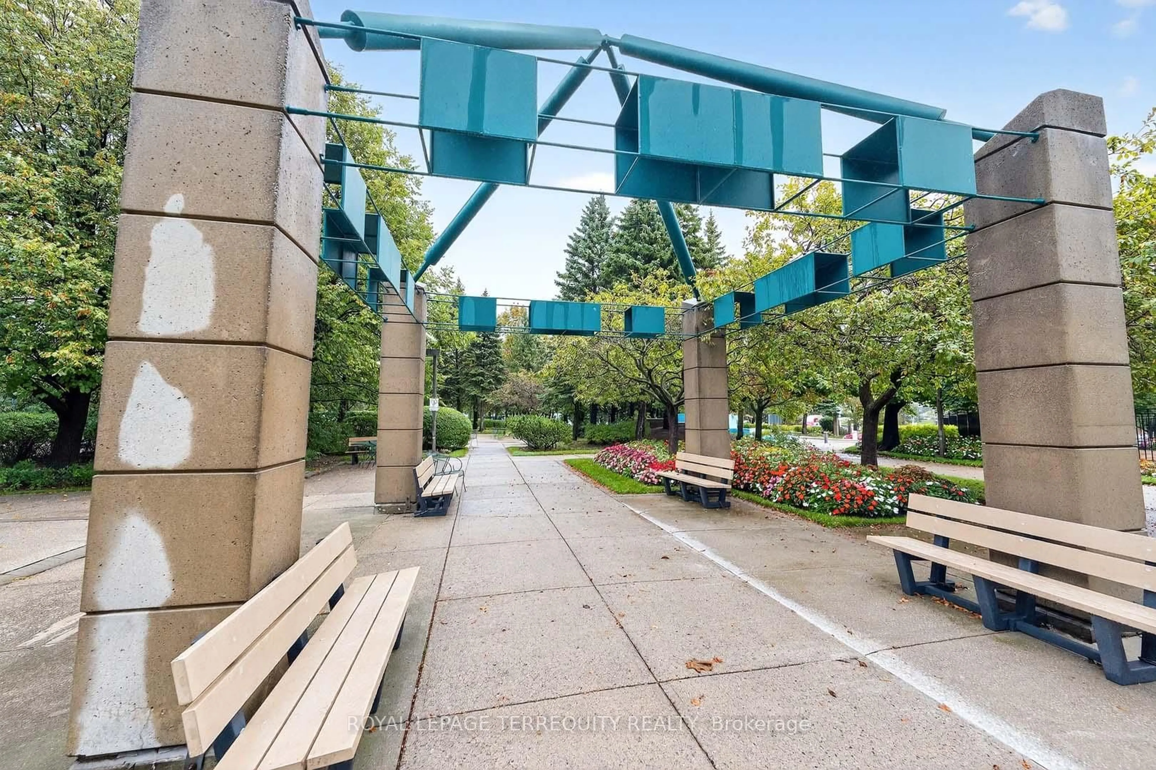 Patio, street for 110 Promenade Circ #1402, Vaughan Ontario L4J 7W8