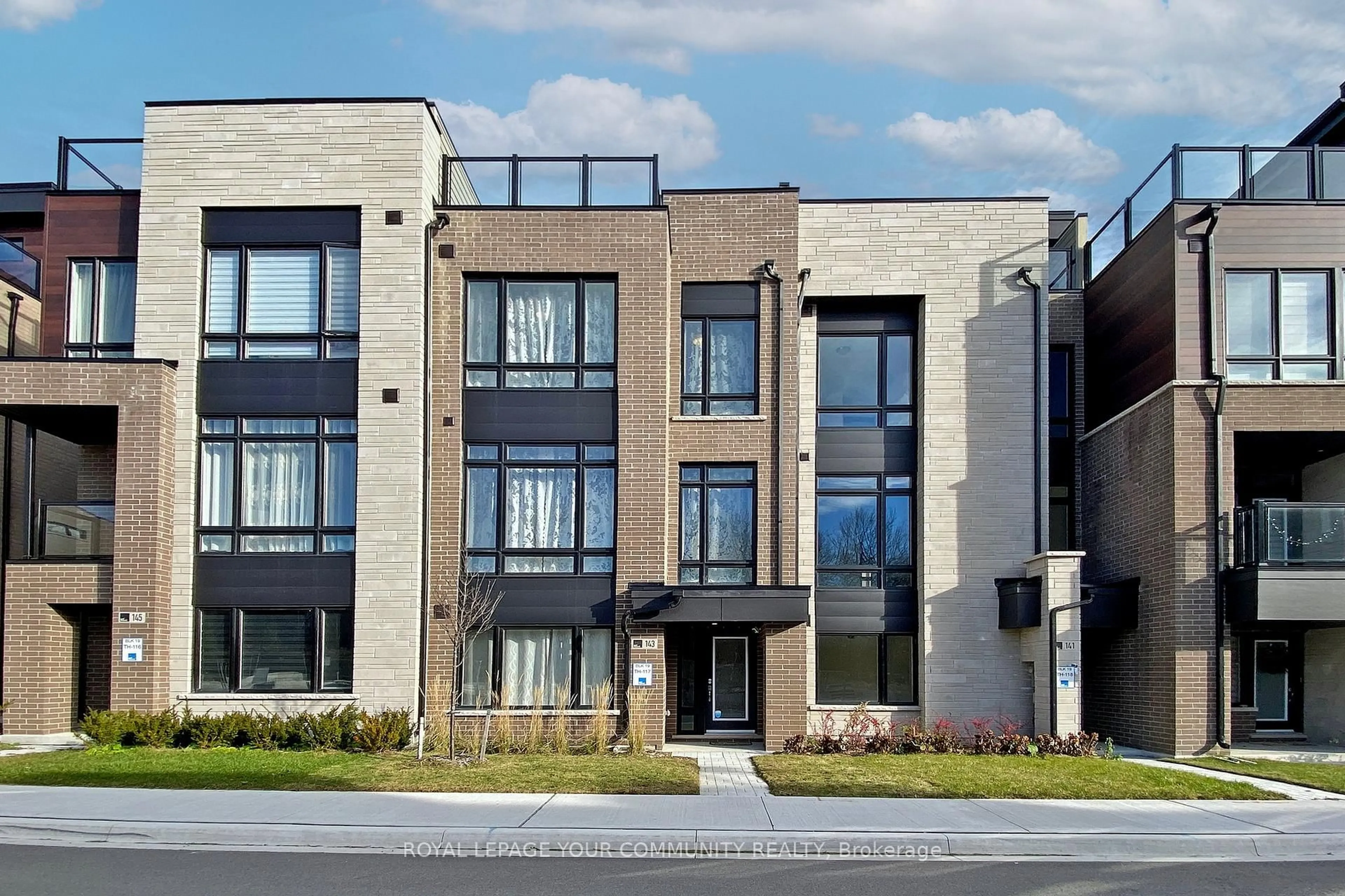 Home with brick exterior material, building for 143 Credit Lane, Richmond Hill Ontario L4E 1G9