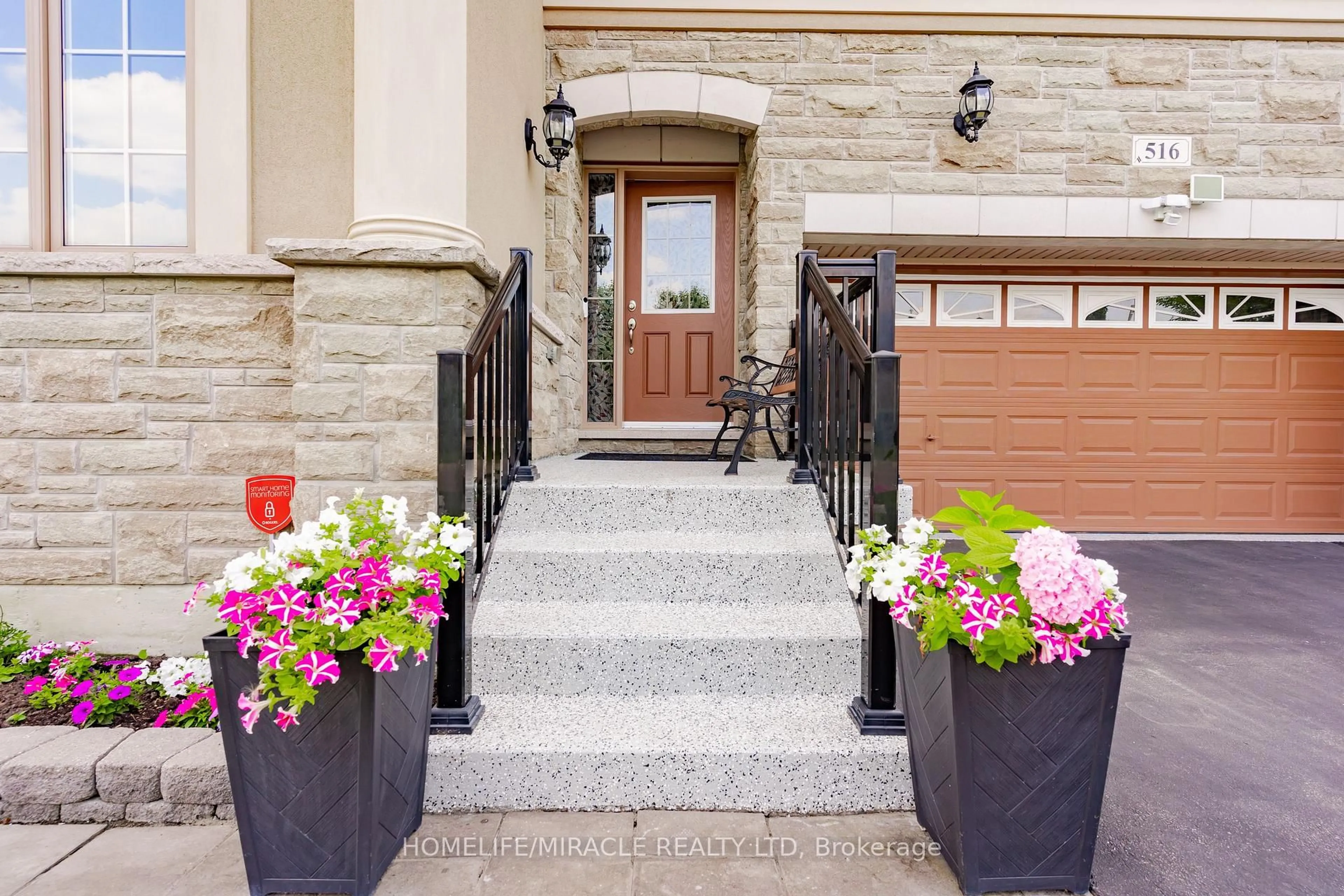 Indoor entryway for 516 Vellore Woods Blvd, Vaughan Ontario L4H 2W3