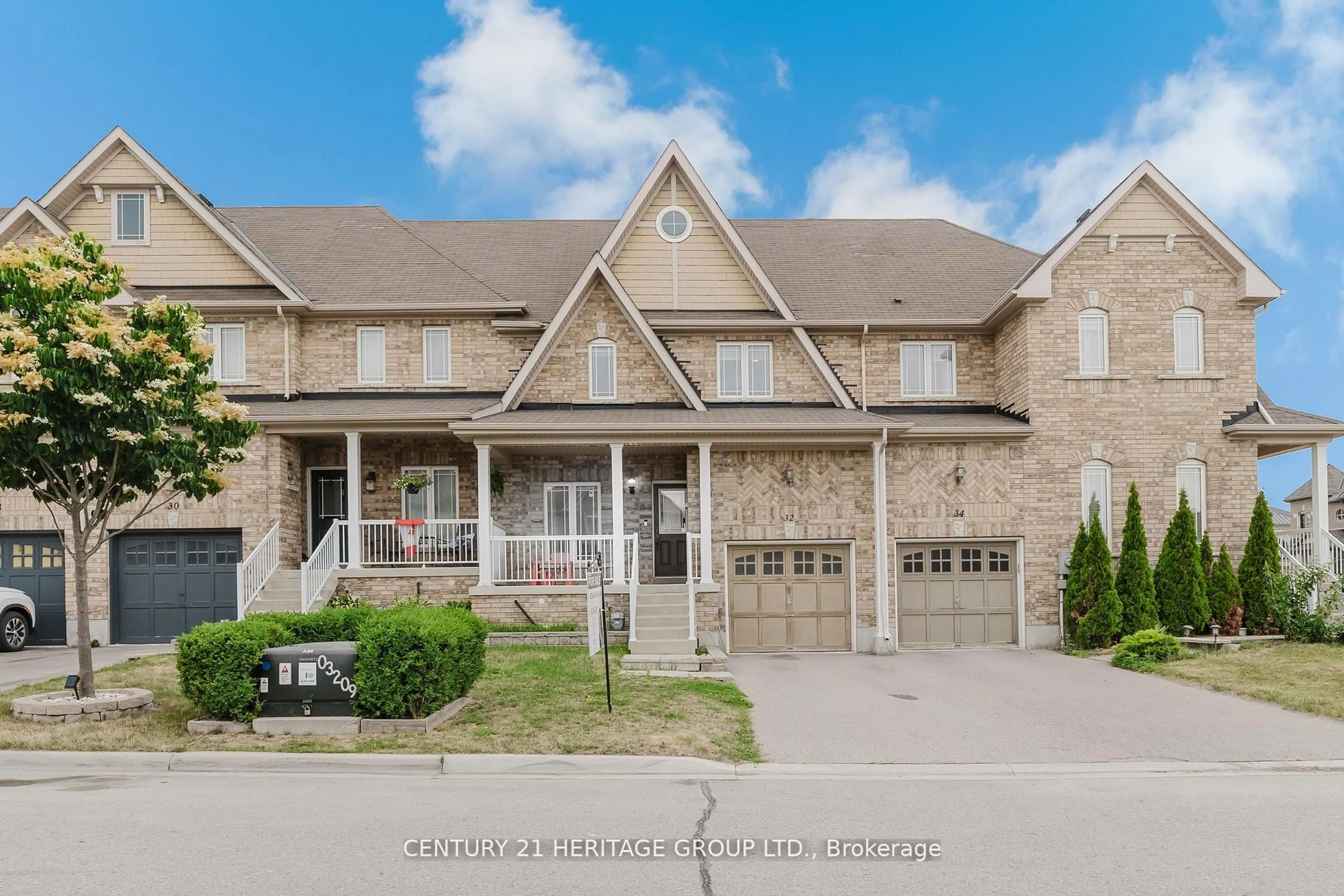 Home with brick exterior material, street for 32 Grey Wing Ave, Georgina Ontario L4P 0B7