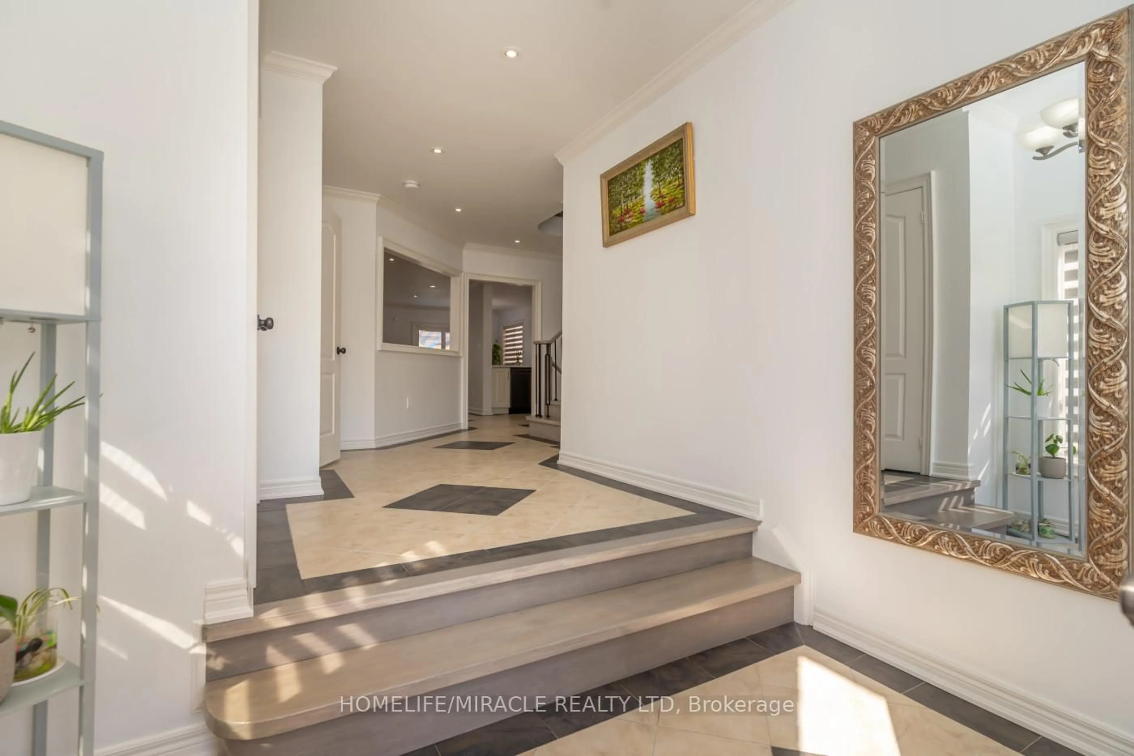 Indoor foyer for 60 Forest Fountain Dr, Vaughan Ontario L4H 1S3