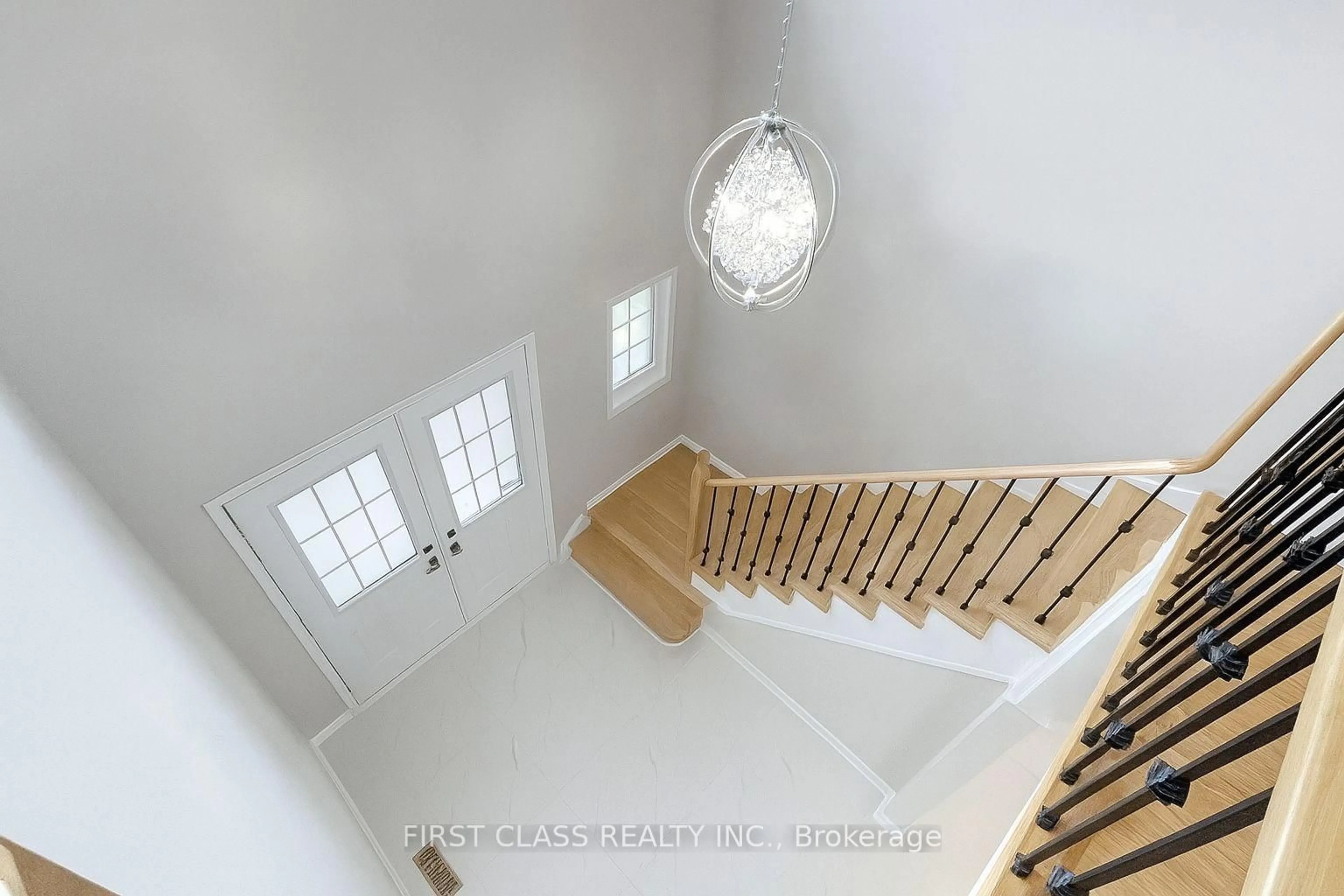 Stairs for 140 English Oak Dr, Richmond Hill Ontario L4E 4G4