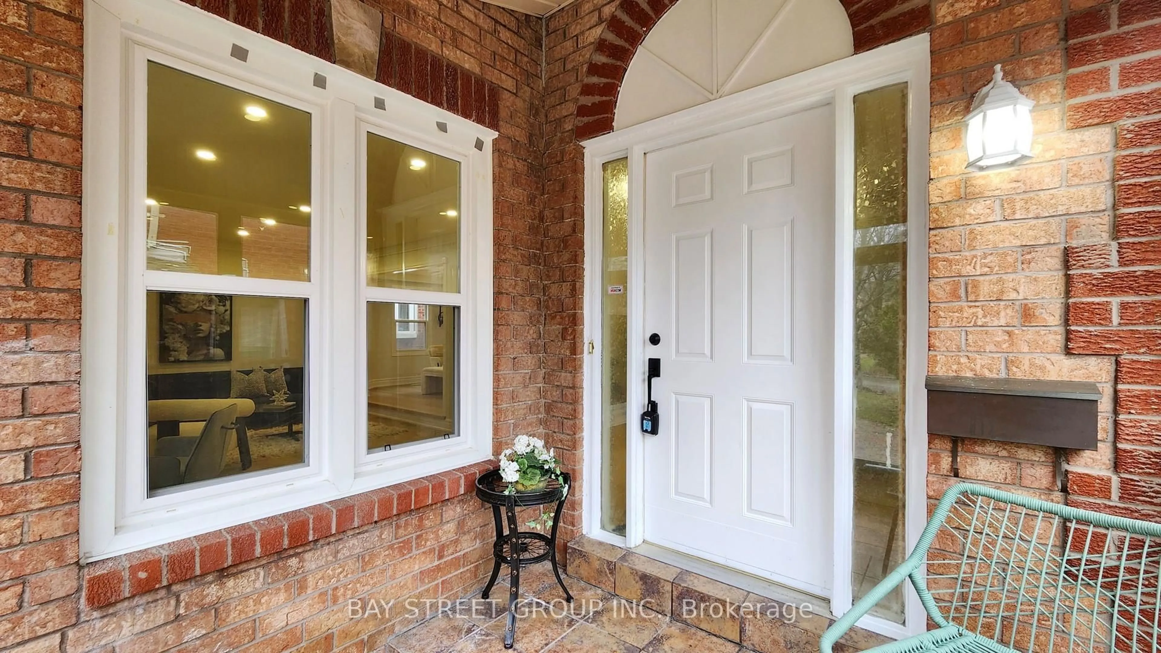 Indoor entryway for 31 Cavalry Tr, Markham Ontario L3R 9H3