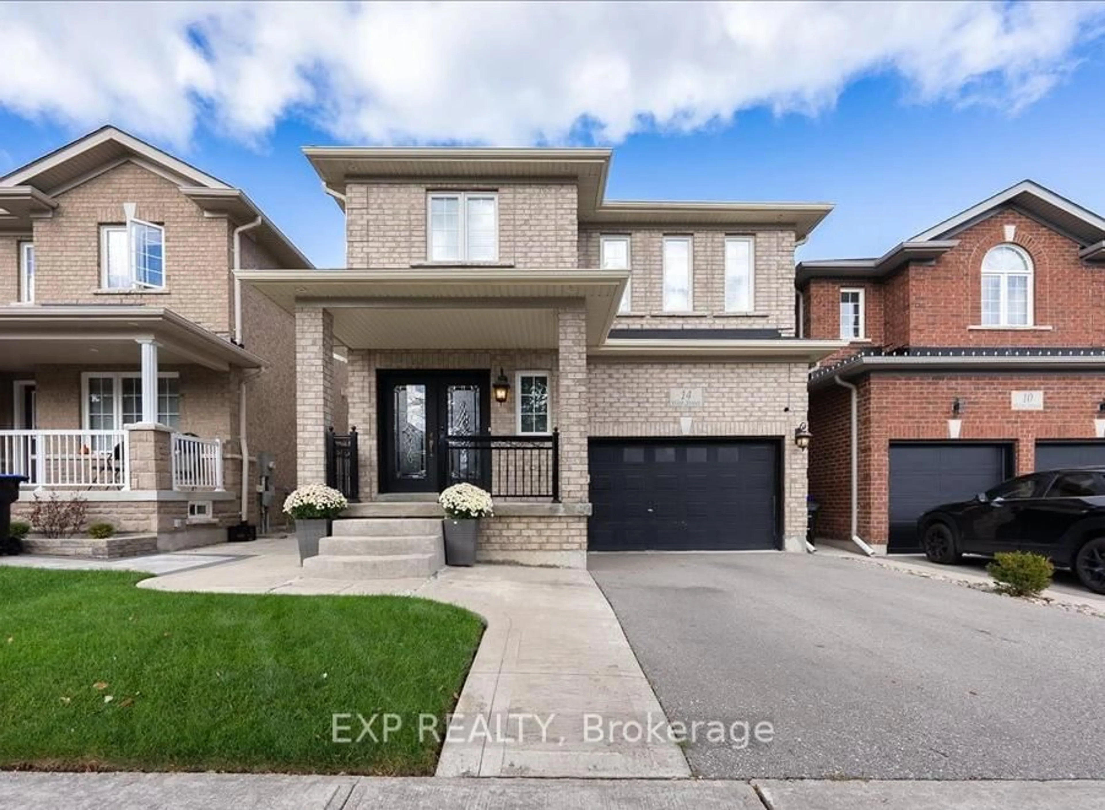 Home with brick exterior material, street for 14 Weir St, Bradford West Gwillimbury Ontario L3Z 0K6