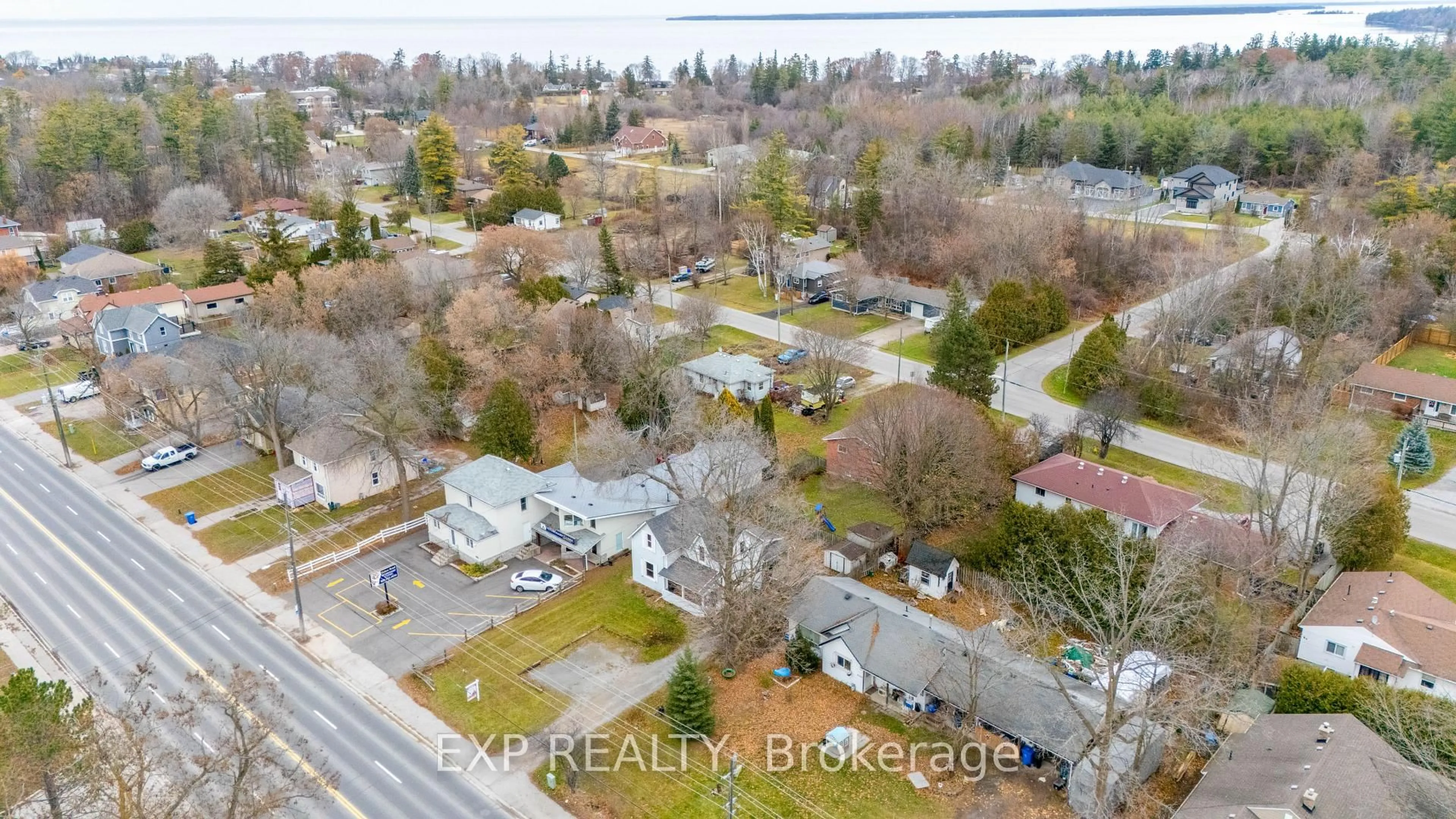 A pic from outside/outdoor area/front of a property/back of a property/a pic from drone, city buildings view from balcony for 21023 Dalton Rd, Georgina Ontario L0E 1L0