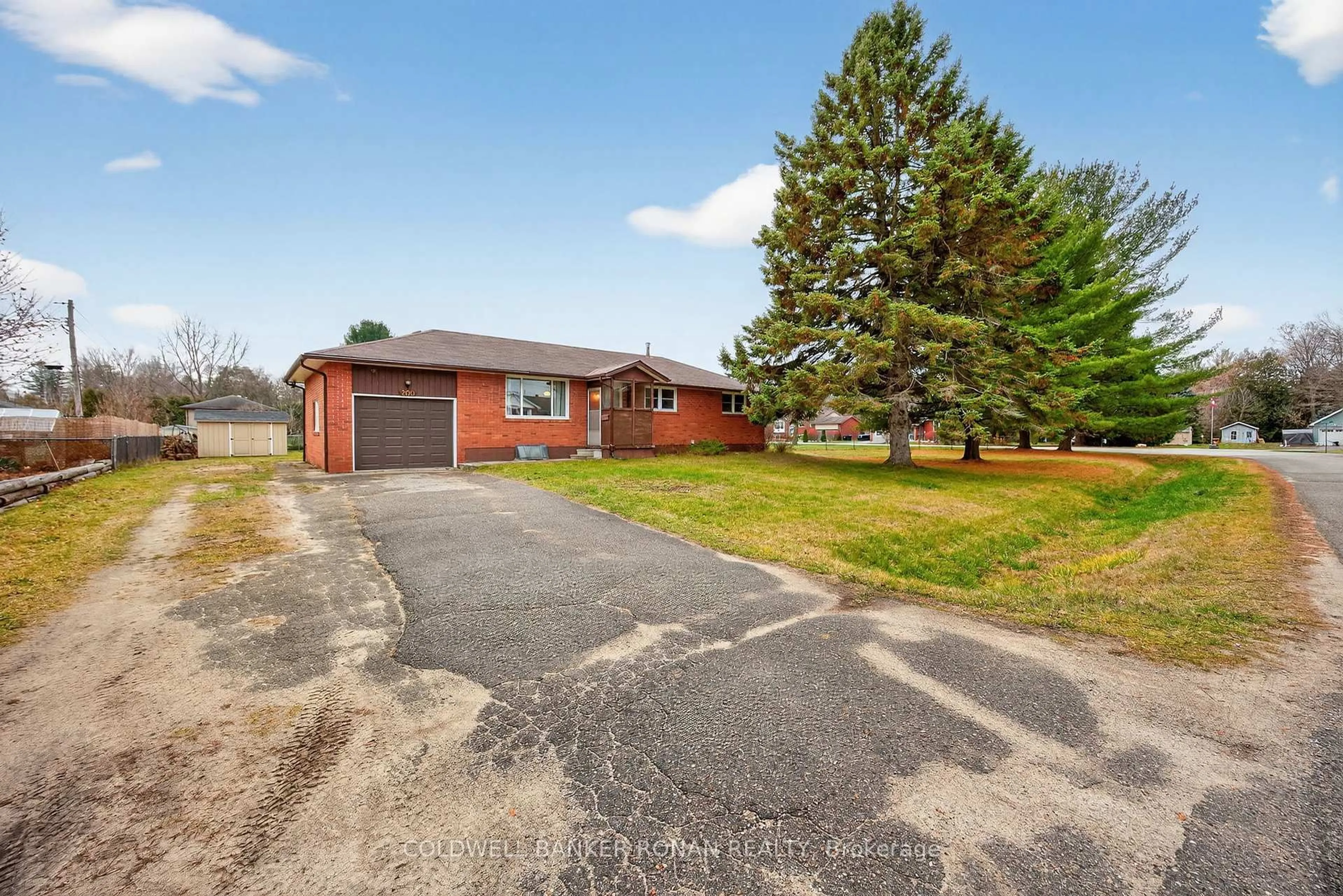 A pic from outside/outdoor area/front of a property/back of a property/a pic from drone, street for 200 Calford St, Essa Ontario L0M 1B0