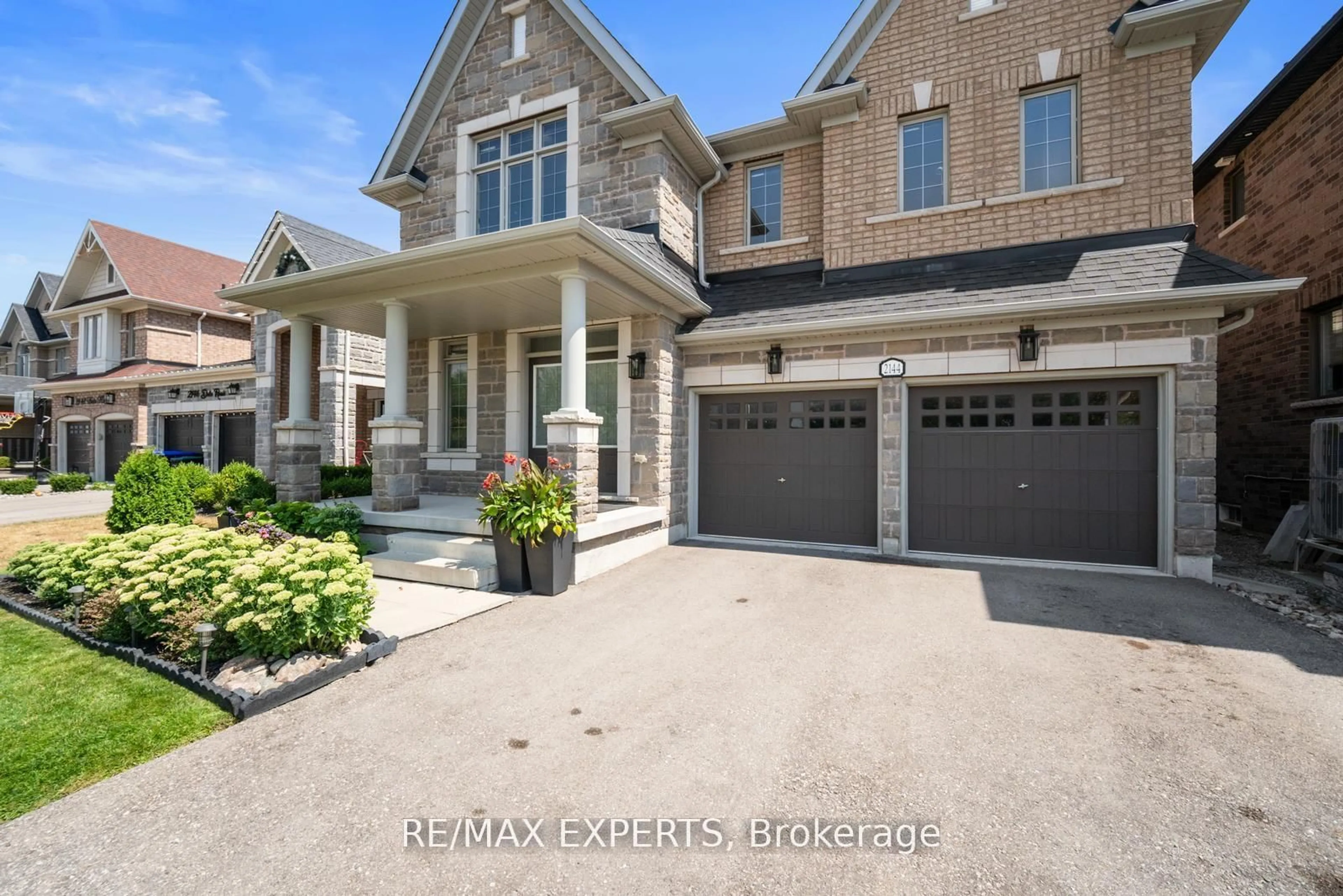 Home with brick exterior material, street for 2144 Dale Rd, Innisfil Ontario L9S 0G9