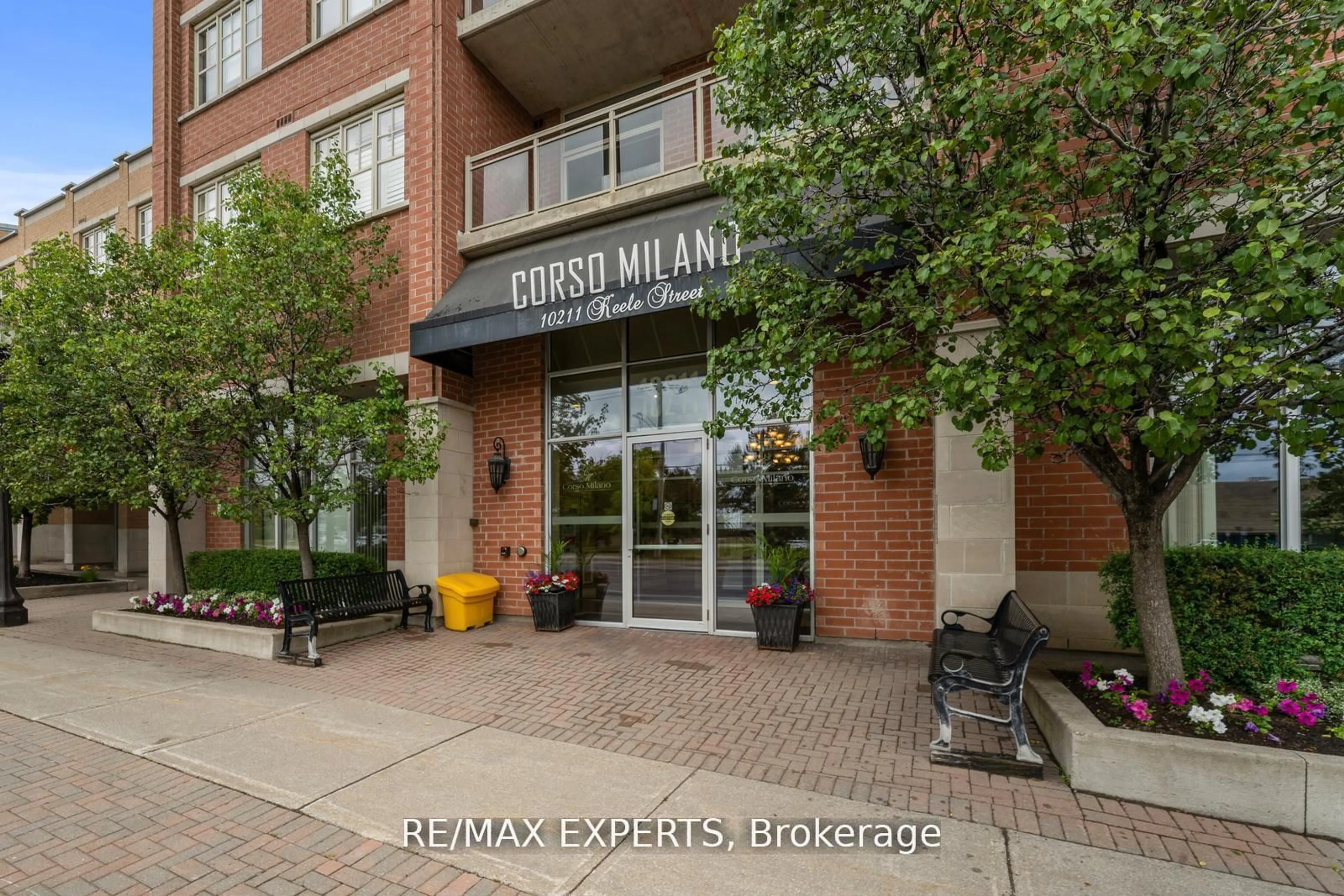 Indoor foyer for 10211 Keele St #105, Vaughan Ontario L6A 4R7