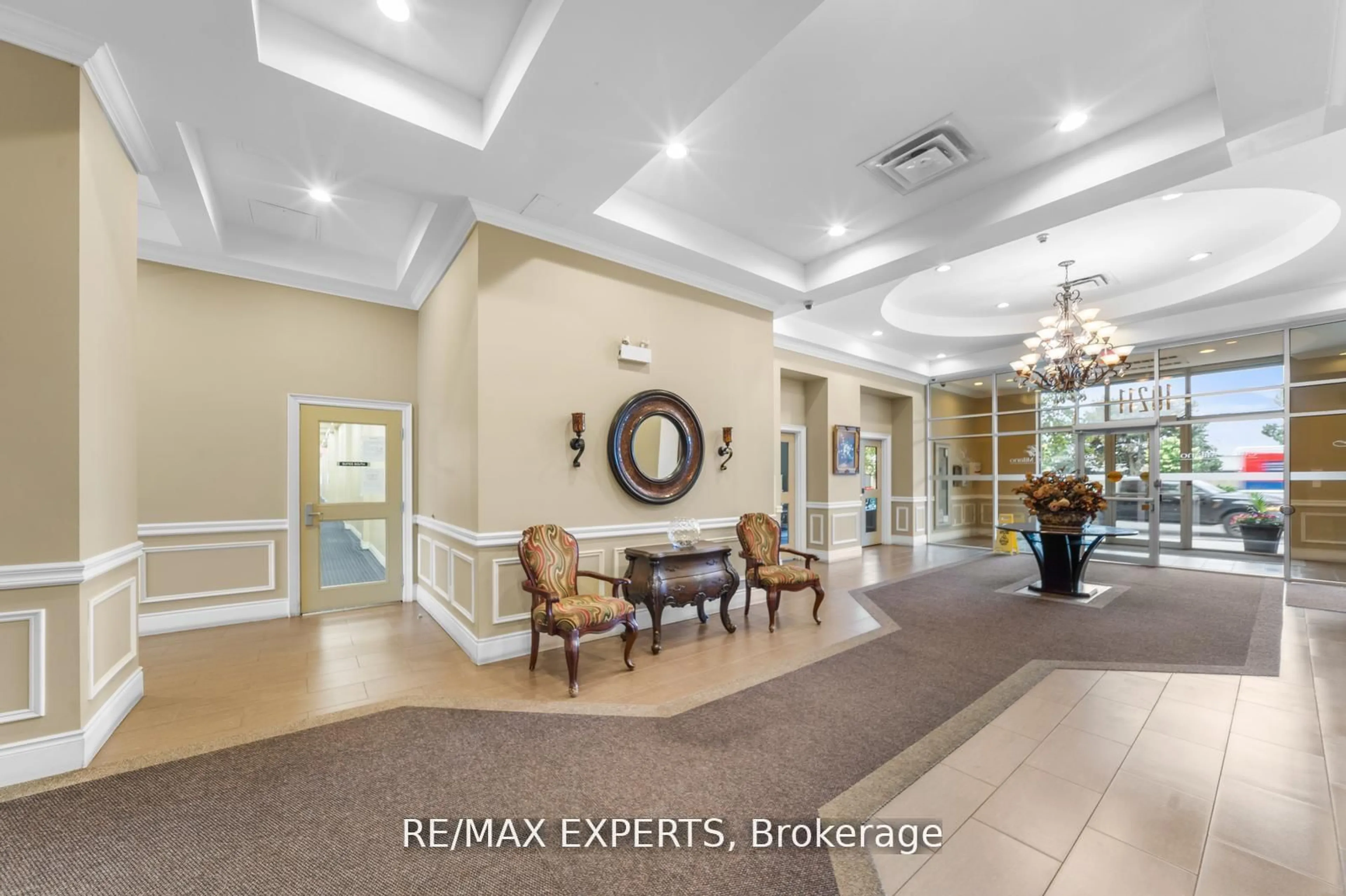 Indoor foyer for 10211 Keele St #105, Vaughan Ontario L6A 4R7