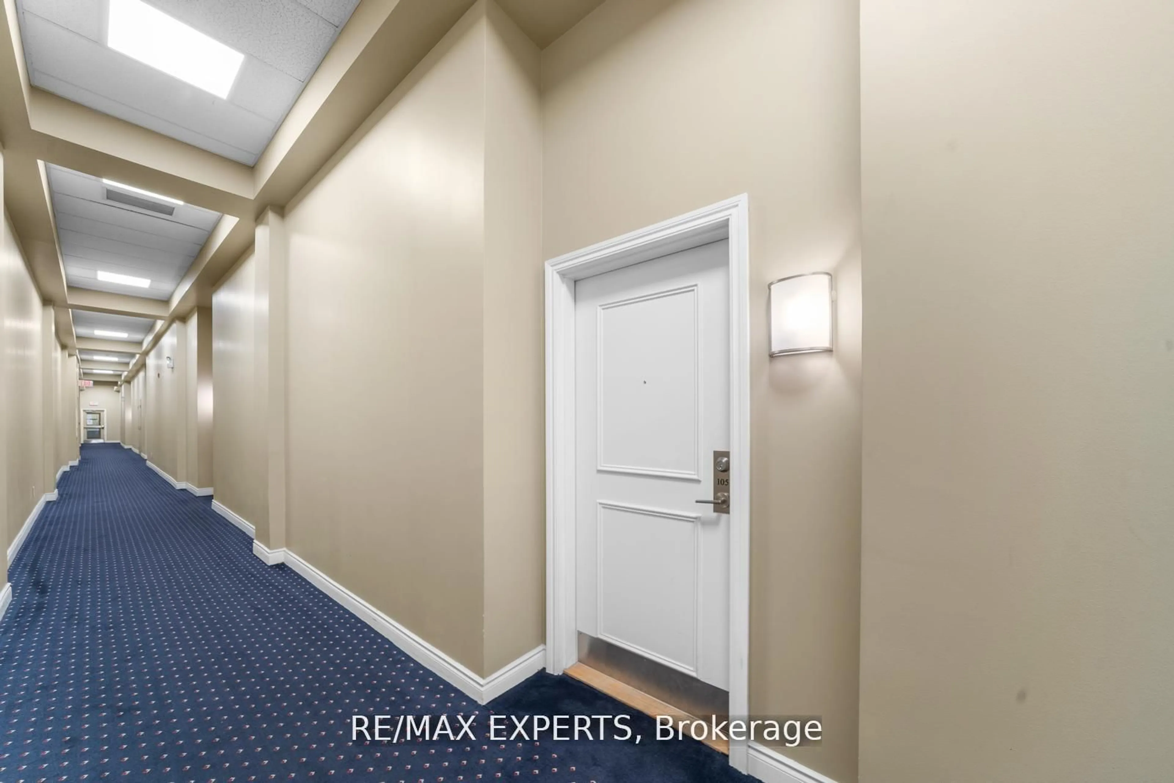 Indoor foyer for 10211 Keele St #105, Vaughan Ontario L6A 4R7