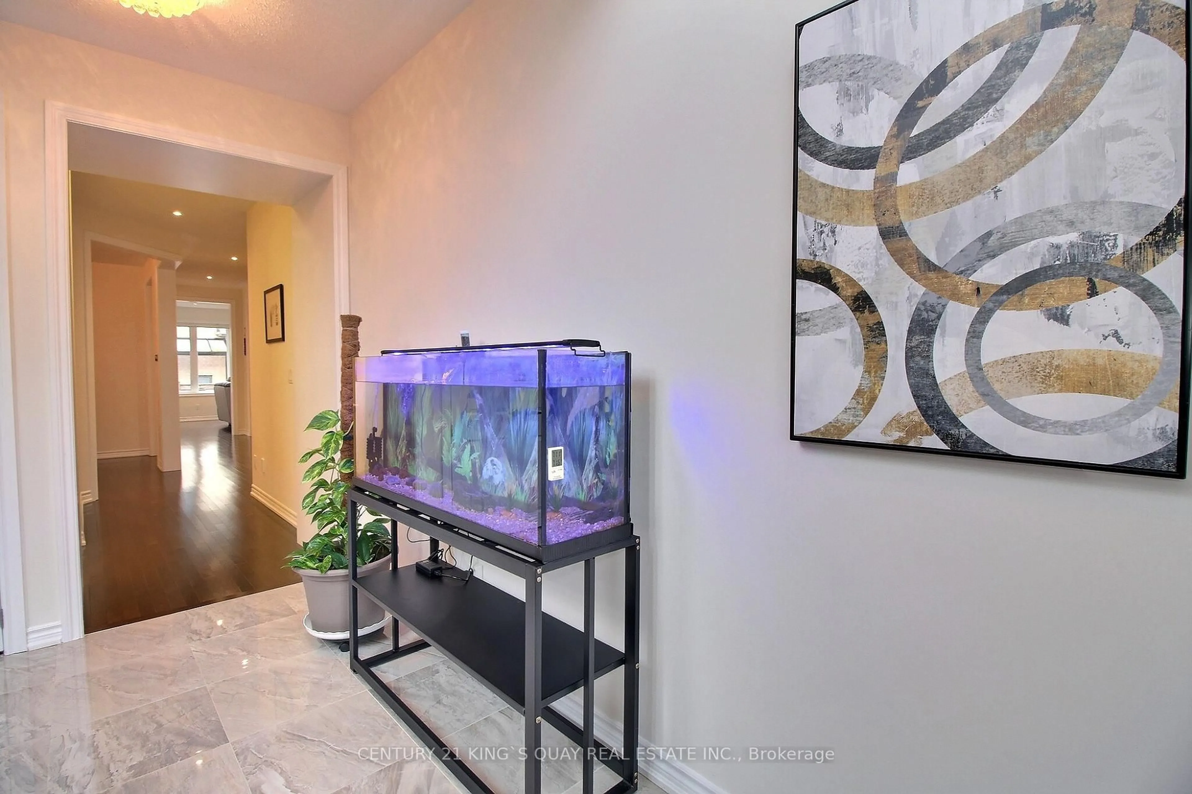 Indoor foyer for 45 Chessington Ave, East Gwillimbury Ontario L9N 0R5