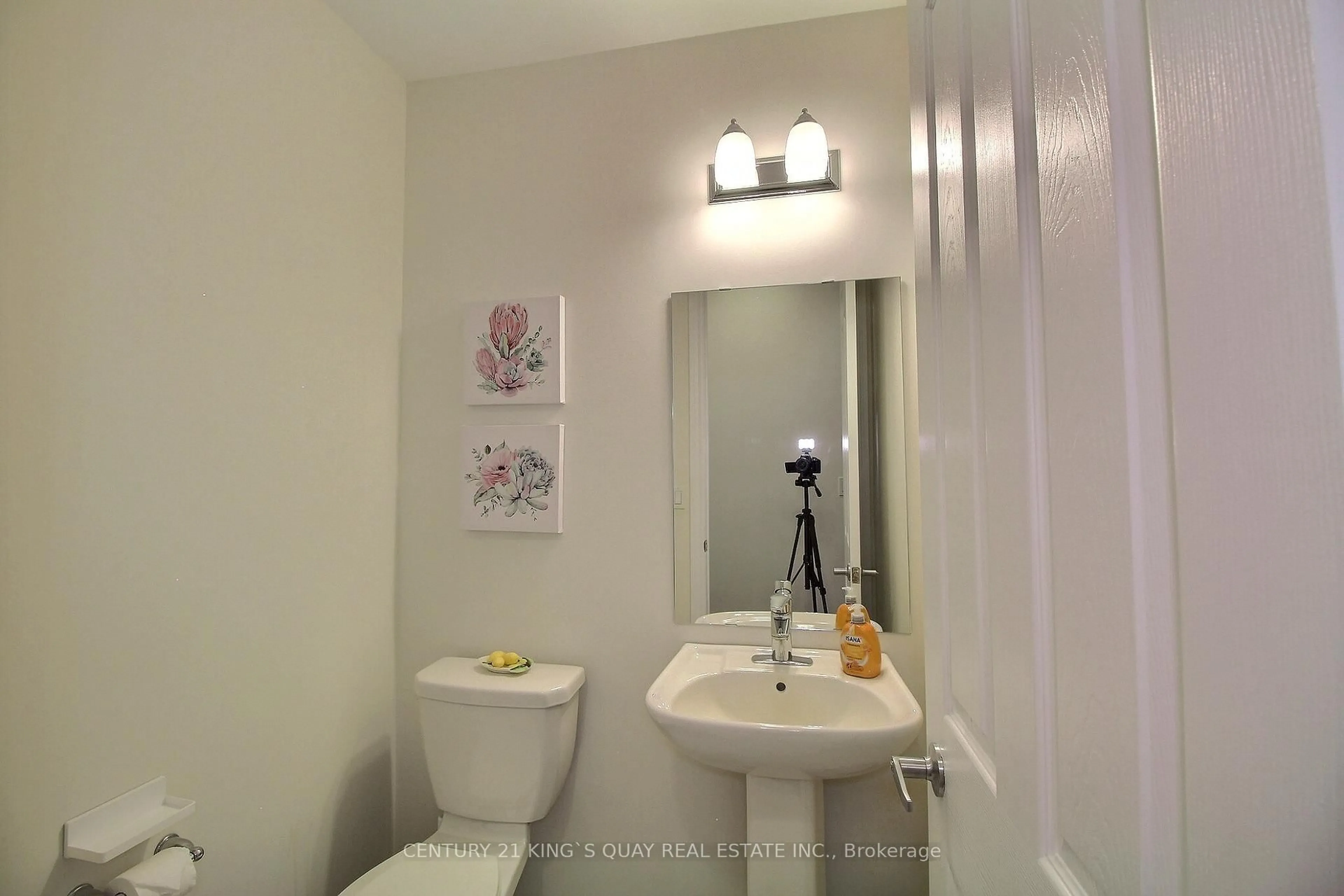 Standard bathroom, unknown for 45 Chessington Ave, East Gwillimbury Ontario L9N 0R5