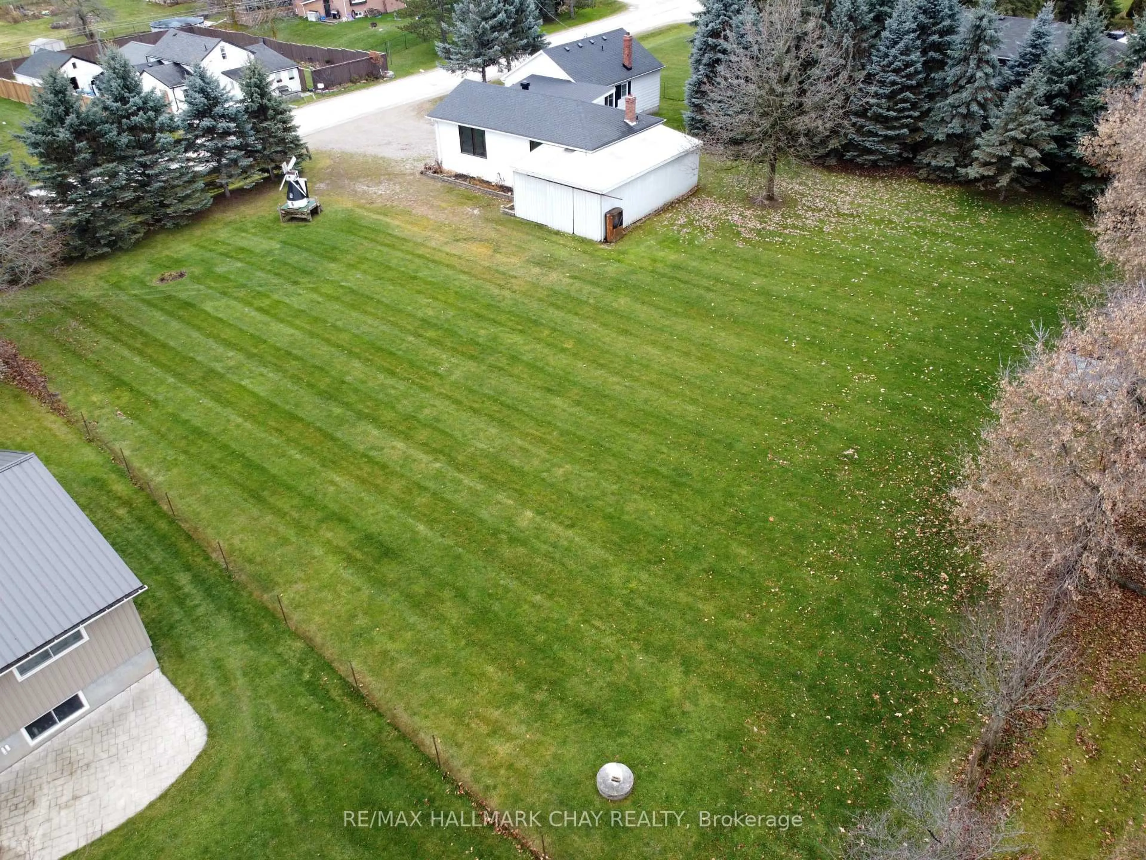 A pic from outside/outdoor area/front of a property/back of a property/a pic from drone, unknown for 5070 5th Line, New Tecumseth Ontario L0G 1W0