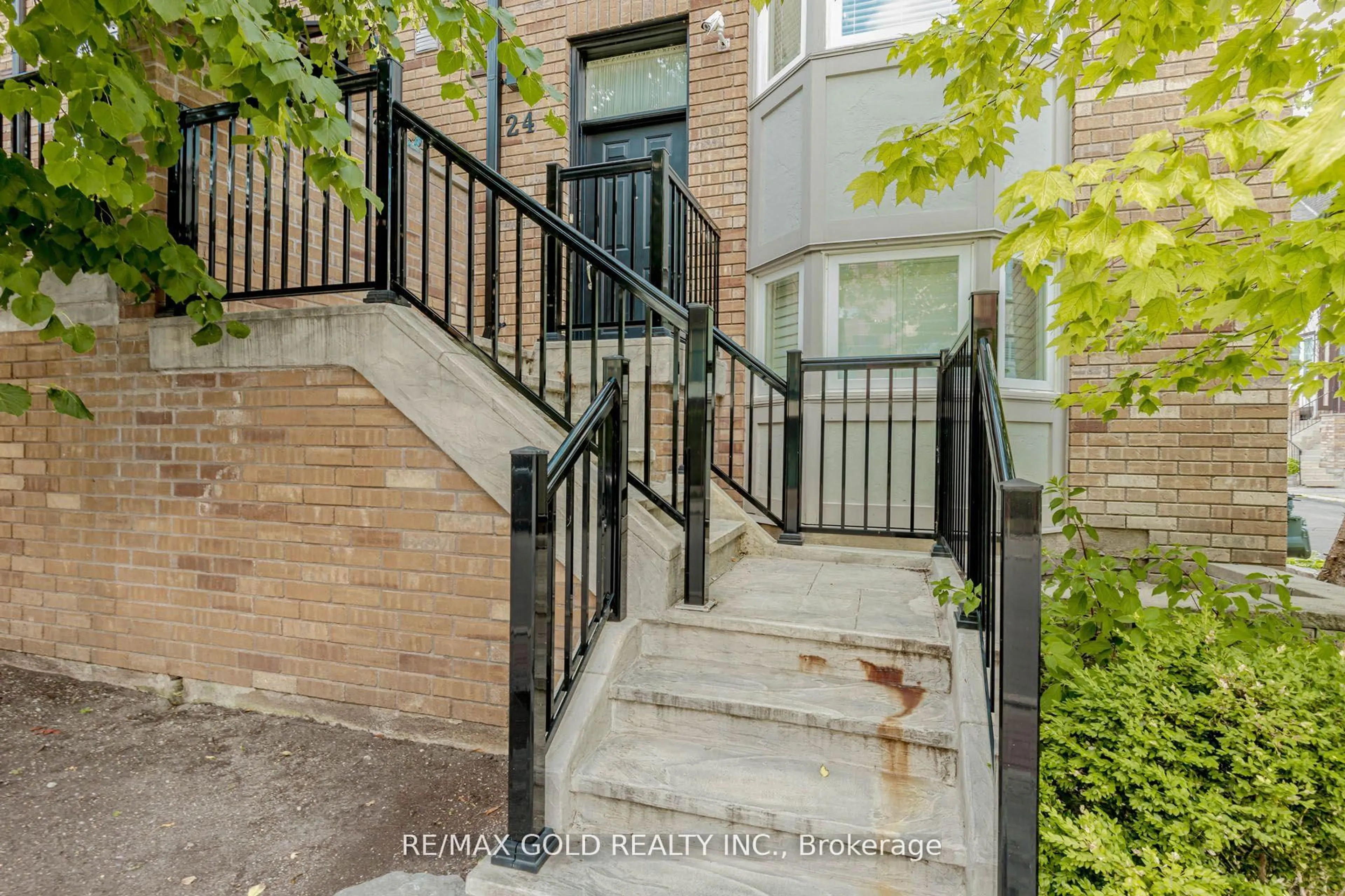 Stairs for 24 Wallace St, Vaughan Ontario L4L 2P3
