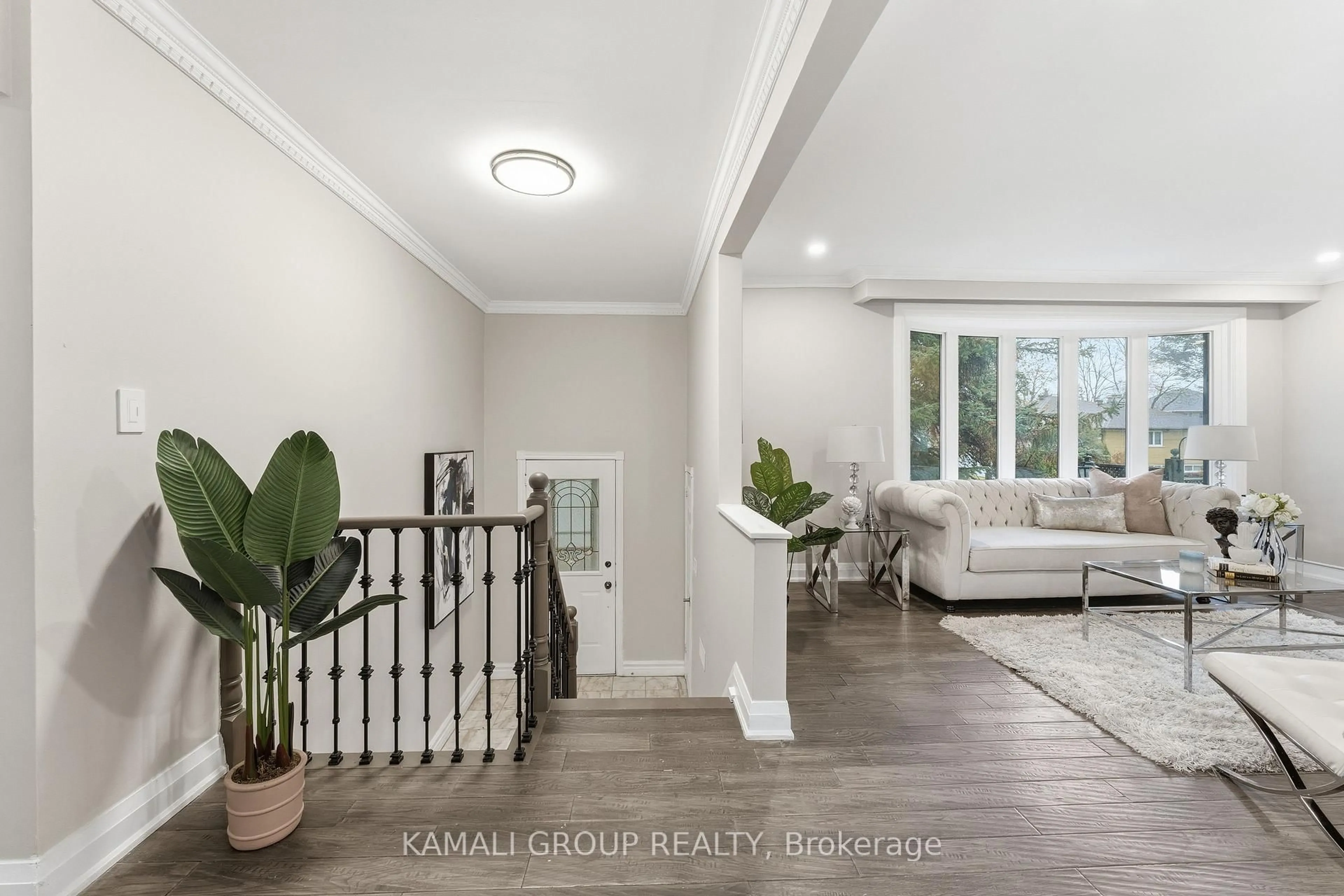 Indoor entryway for 156 Trayborn Dr, Richmond Hill Ontario L4C 4L1