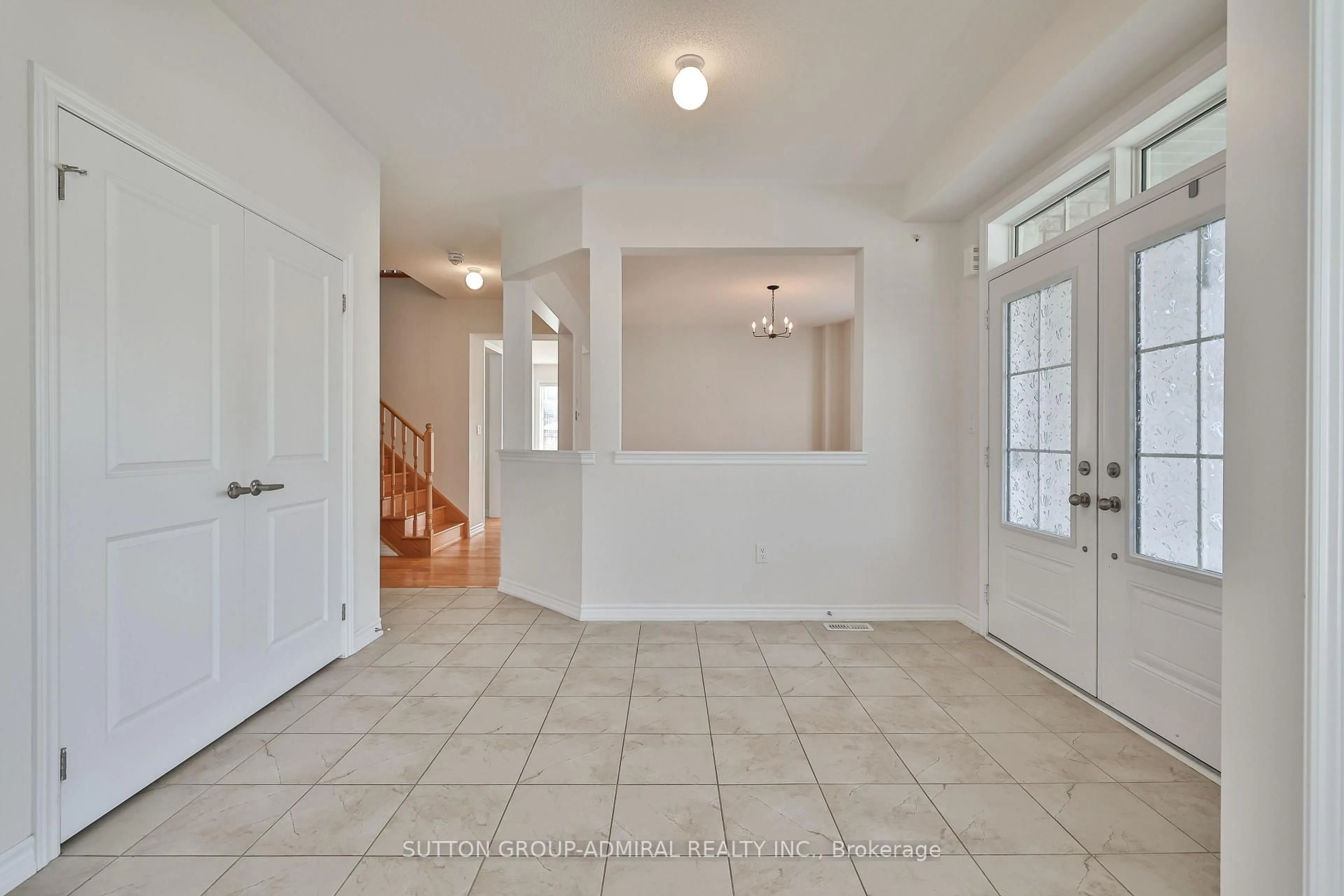 Indoor entryway for 1417 Farrow Cres, Innisfil Ontario L9S 0L6