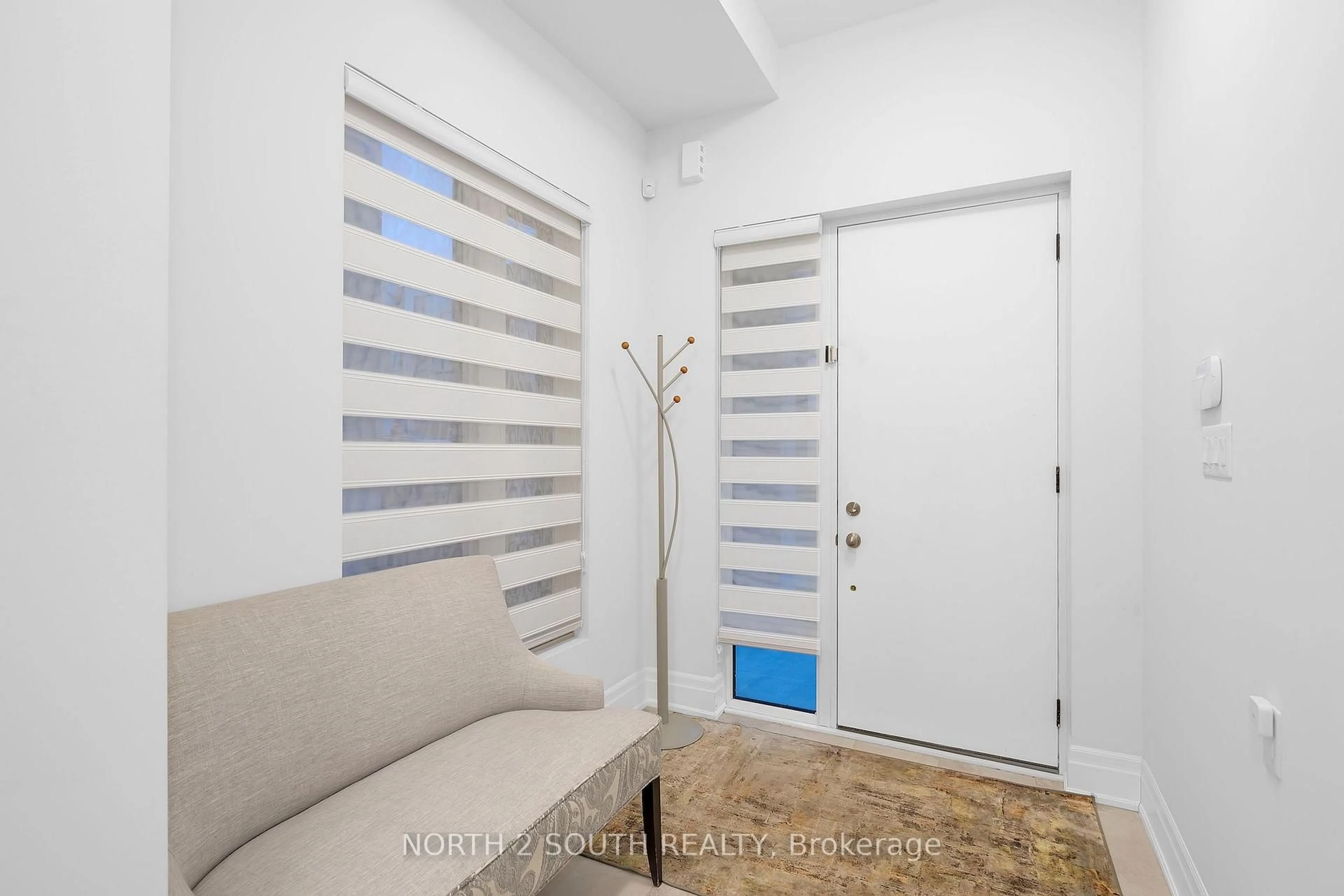 Indoor entryway for 25 Aylin Cres, Vaughan Ontario L6A 4Z8