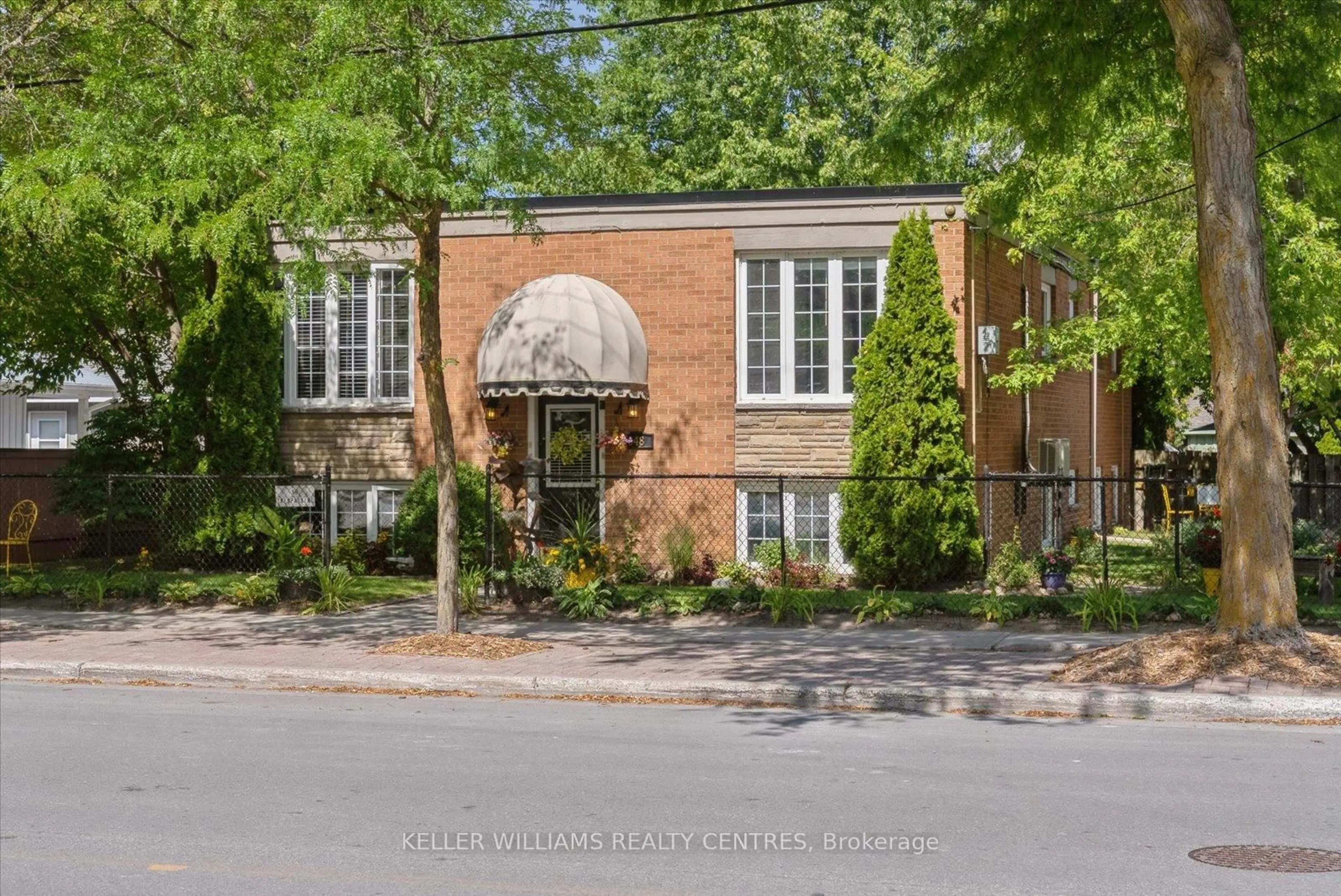 Home with brick exterior material, street for 948 Lake Dr, Georgina Ontario L0E 1L0