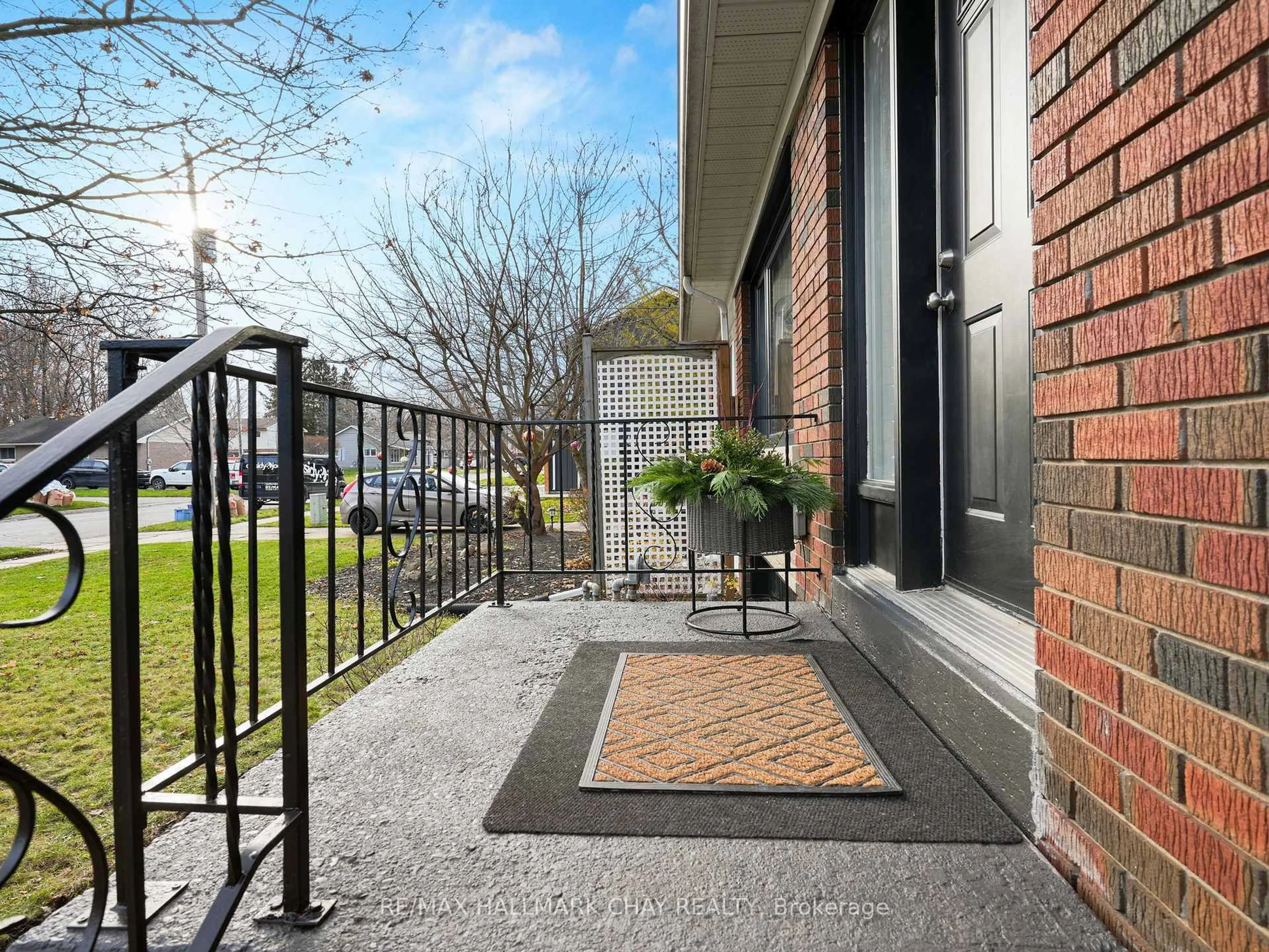 Patio, street for 160 Nelson St, New Tecumseth Ontario L9R 1G4