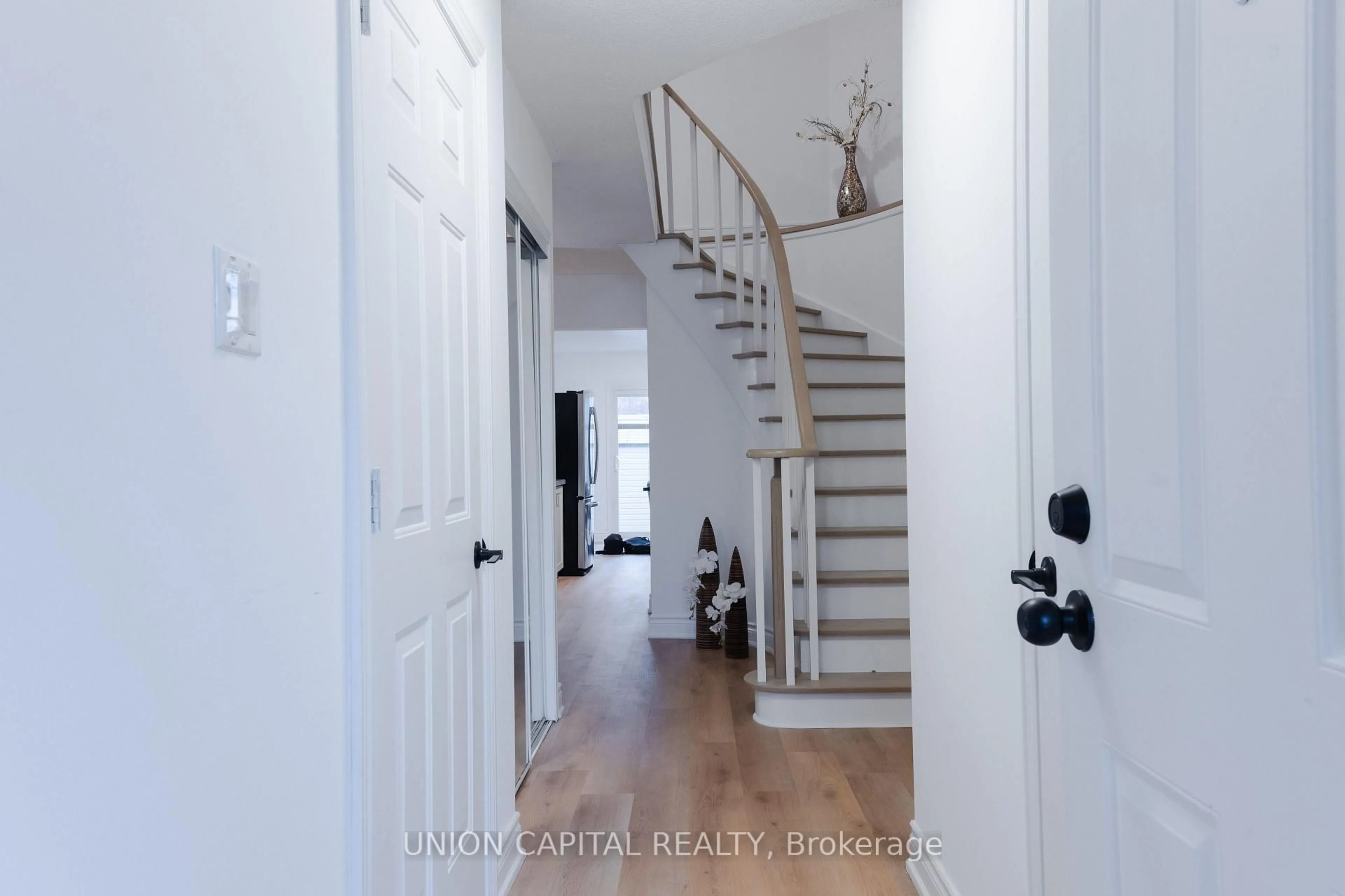 Indoor entryway for 29 Thurman Rd, Vaughan Ontario L4J 6S3