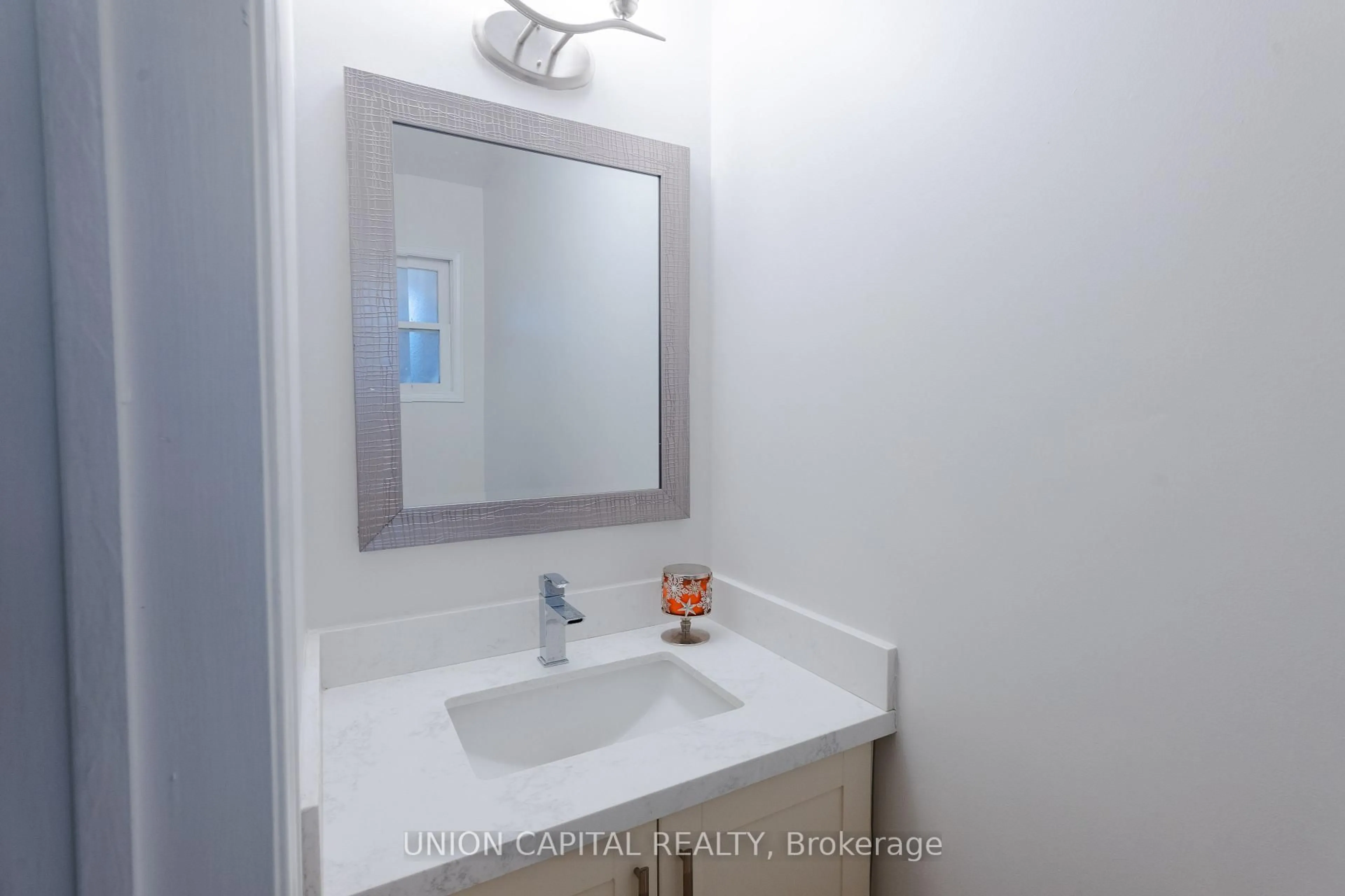 Standard bathroom, ceramic/tile floor for 29 Thurman Rd, Vaughan Ontario L4J 6S3