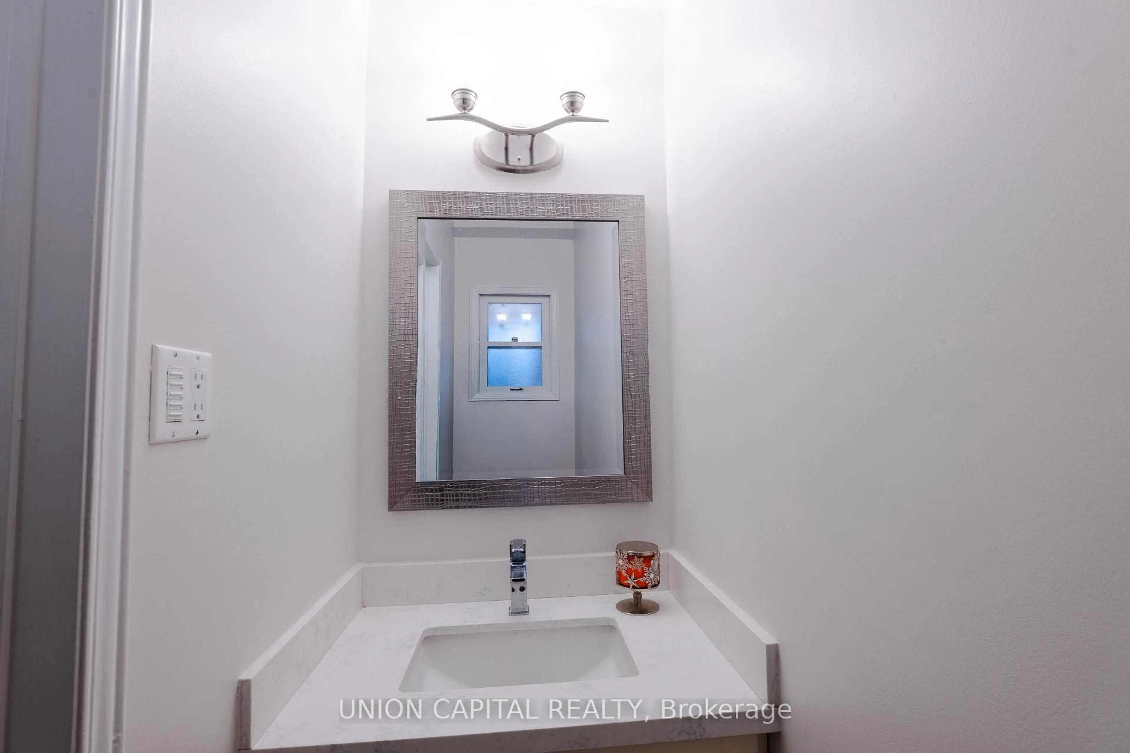 Standard bathroom, ceramic/tile floor for 29 Thurman Rd, Vaughan Ontario L4J 6S3