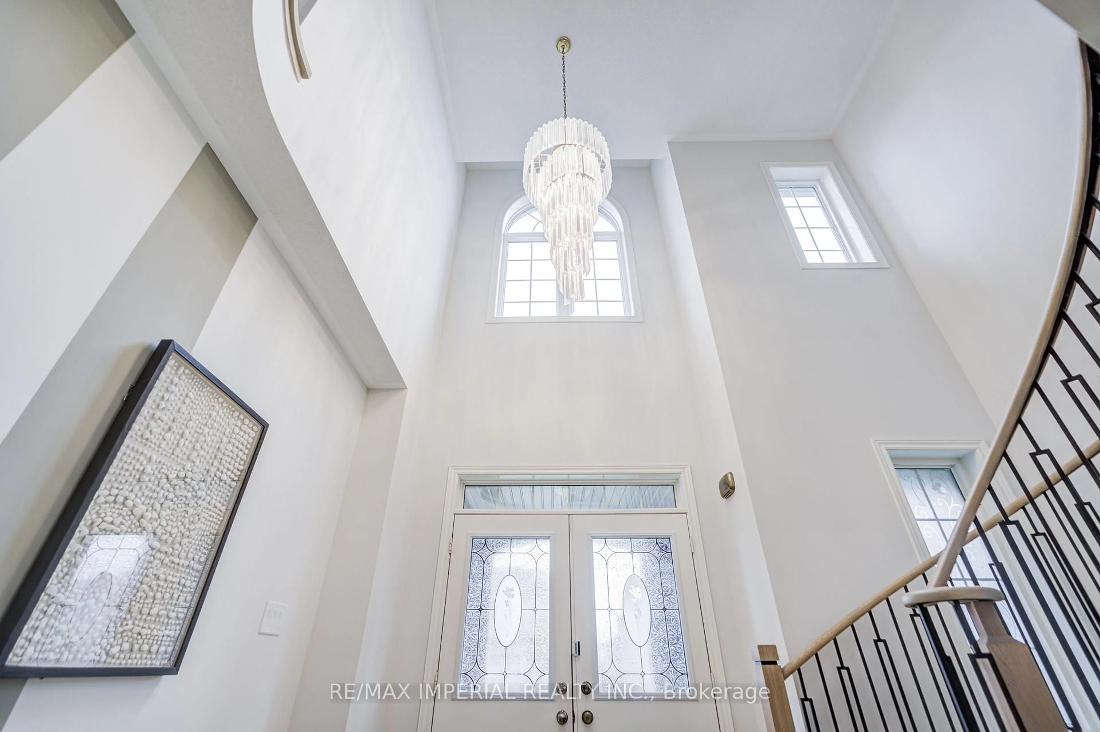 Indoor foyer for 1199 McTavish Dr. Dr, Newmarket Ontario L3X 0A8