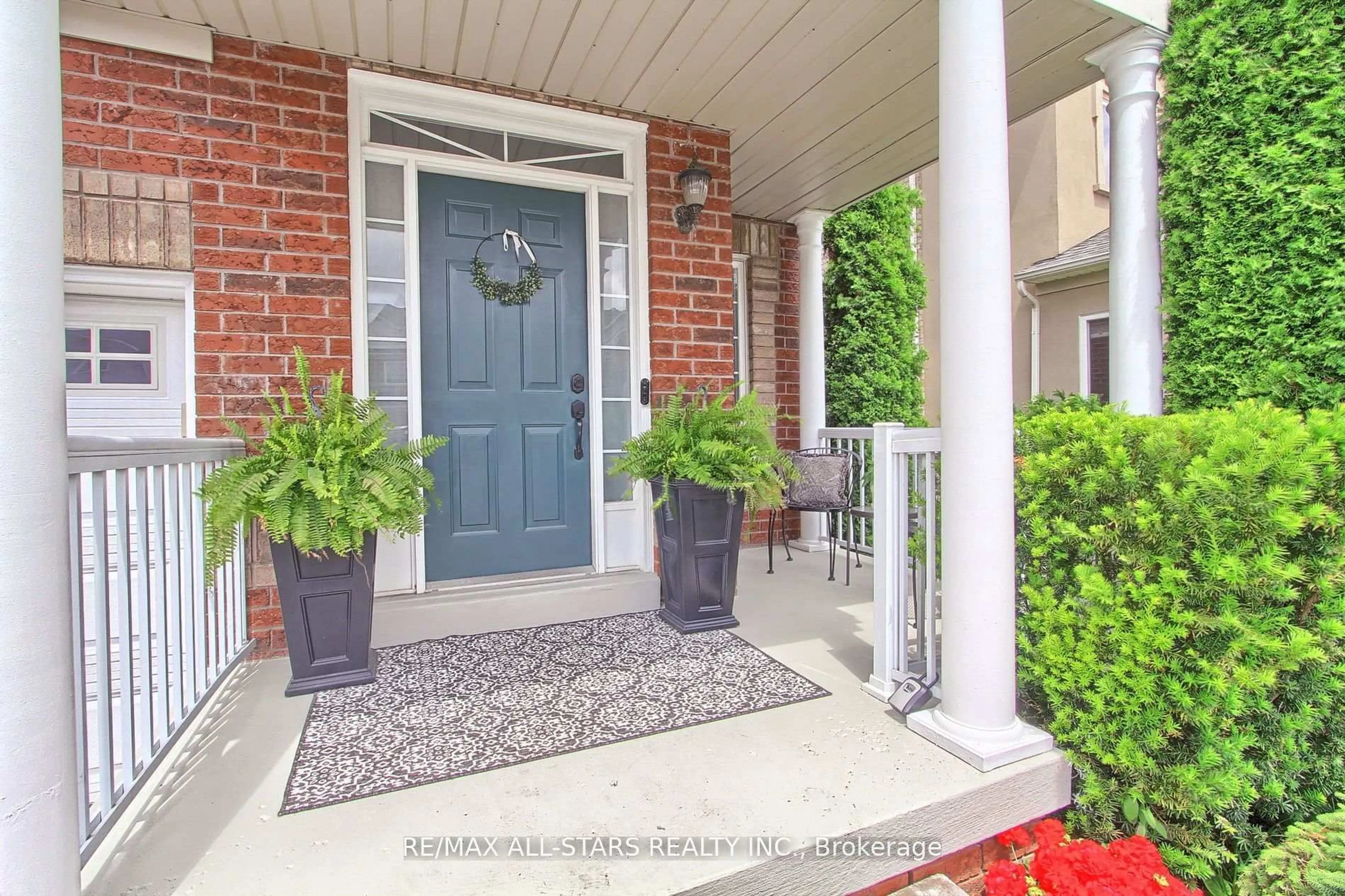 Indoor entryway for 20 James Ratcliff Ave, Whitchurch-Stouffville Ontario L4A 1P3