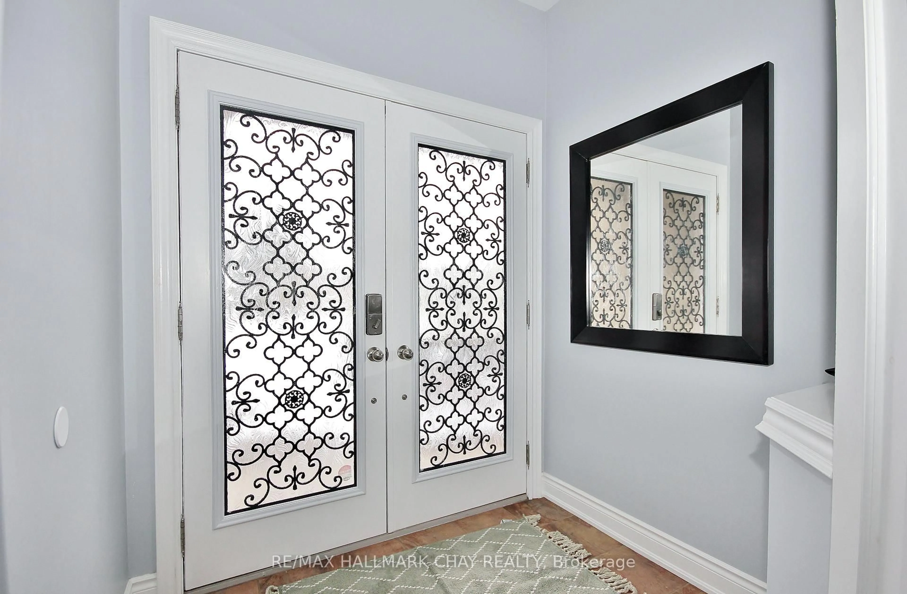 Indoor entryway for 1185 Mitchell Crt, Innisfil Ontario L9S 5A5