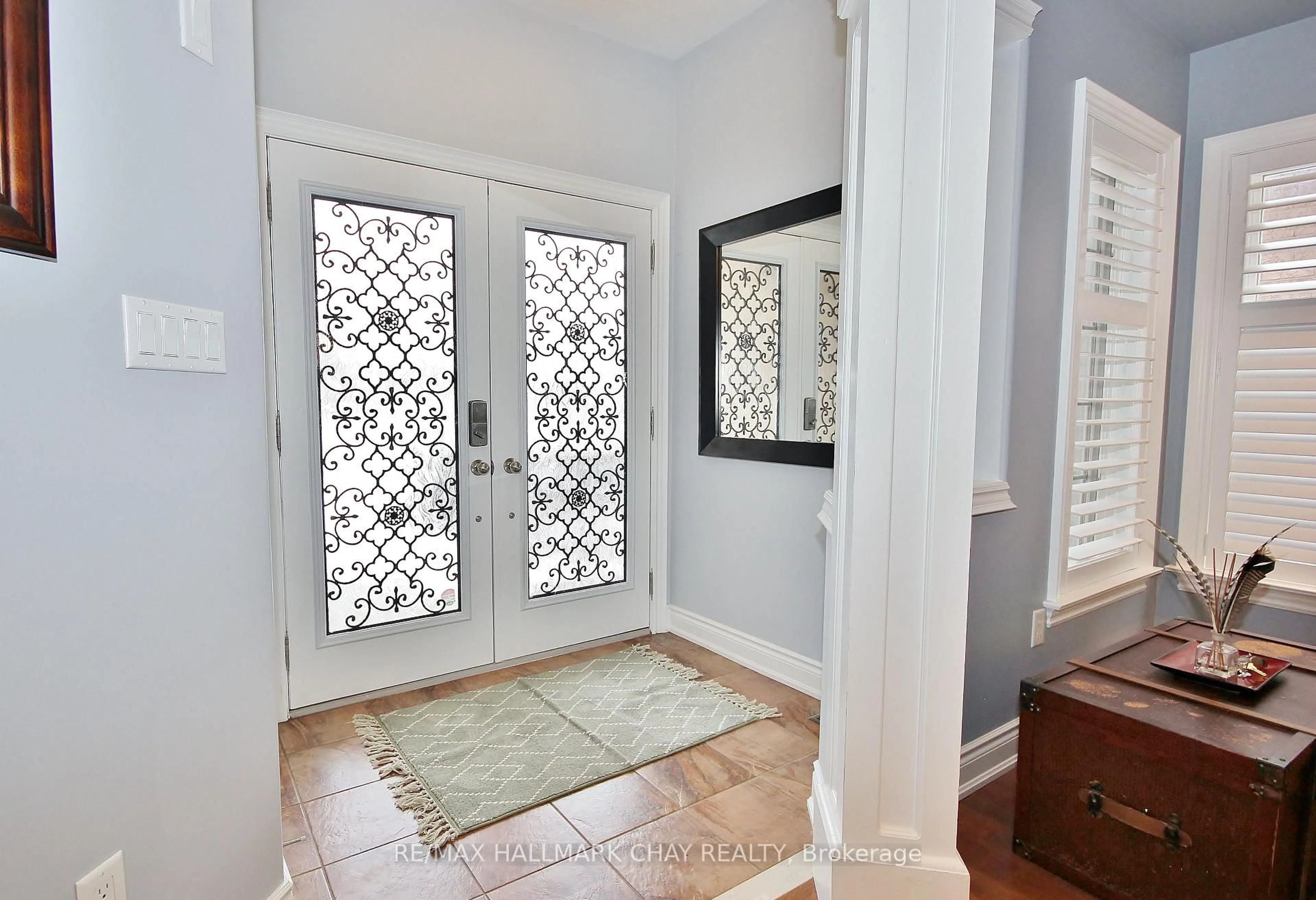 Indoor entryway for 1185 Mitchell Crt, Innisfil Ontario L9S 5A5
