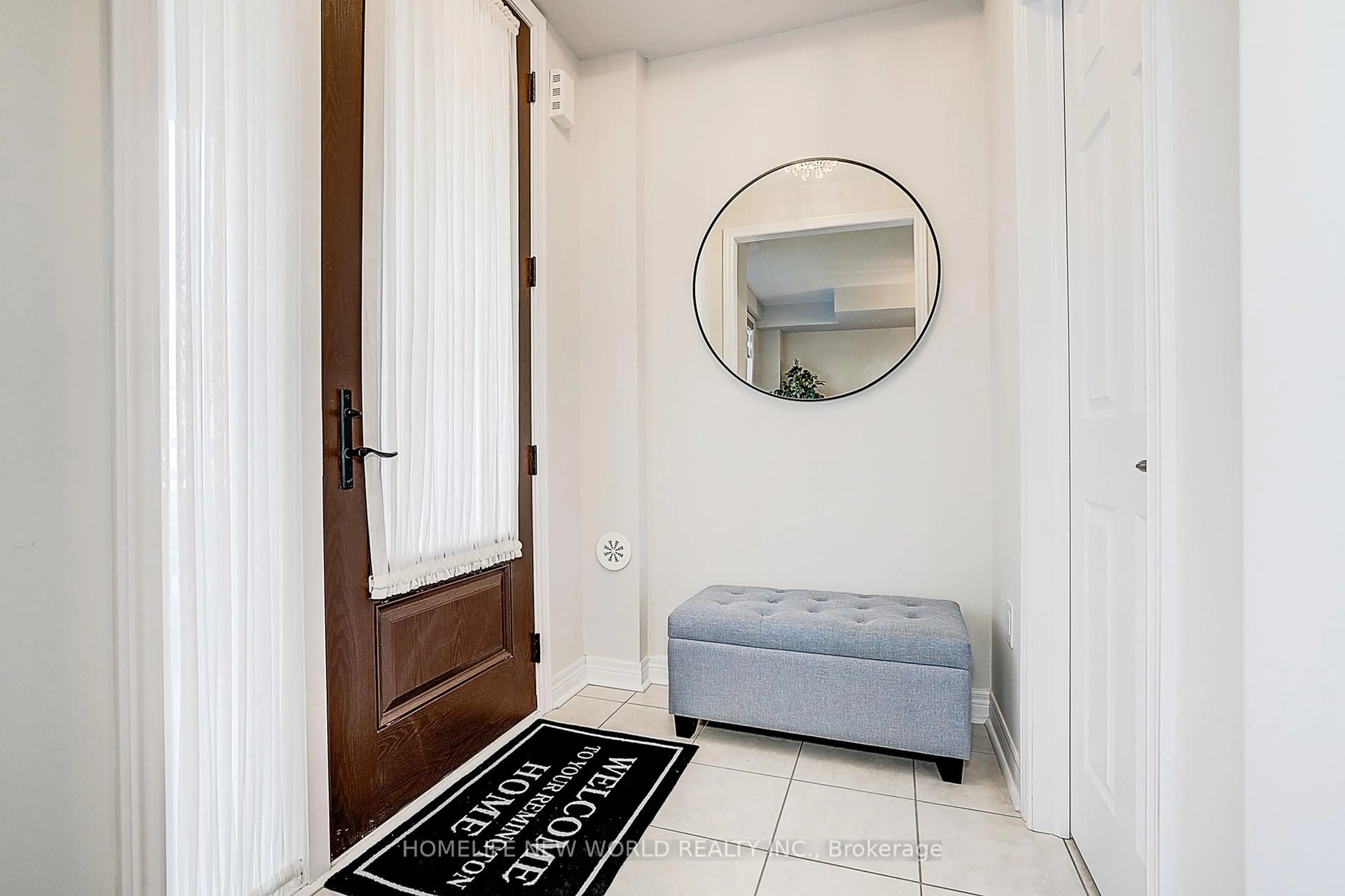 Indoor entryway for 195 Mumbai Dr, Markham Ontario L3S 0G5