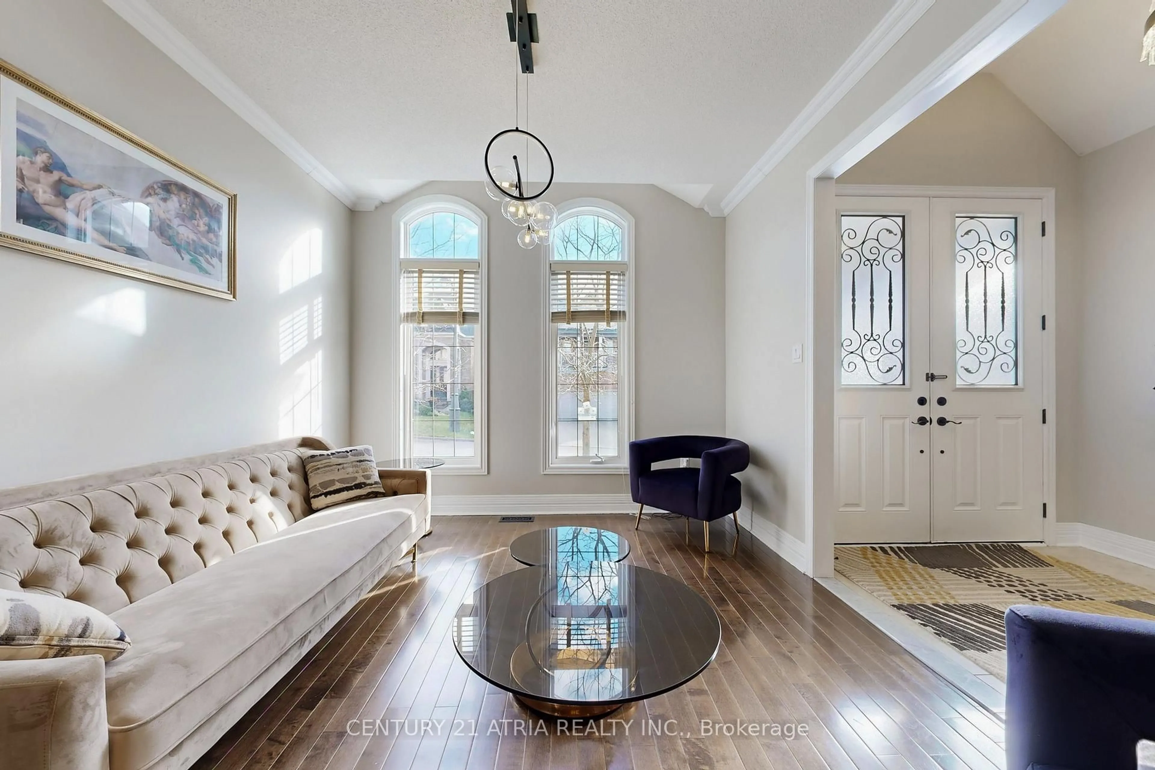 Indoor entryway for 490 Kwapis Blvd, Newmarket Ontario L3X 3K6