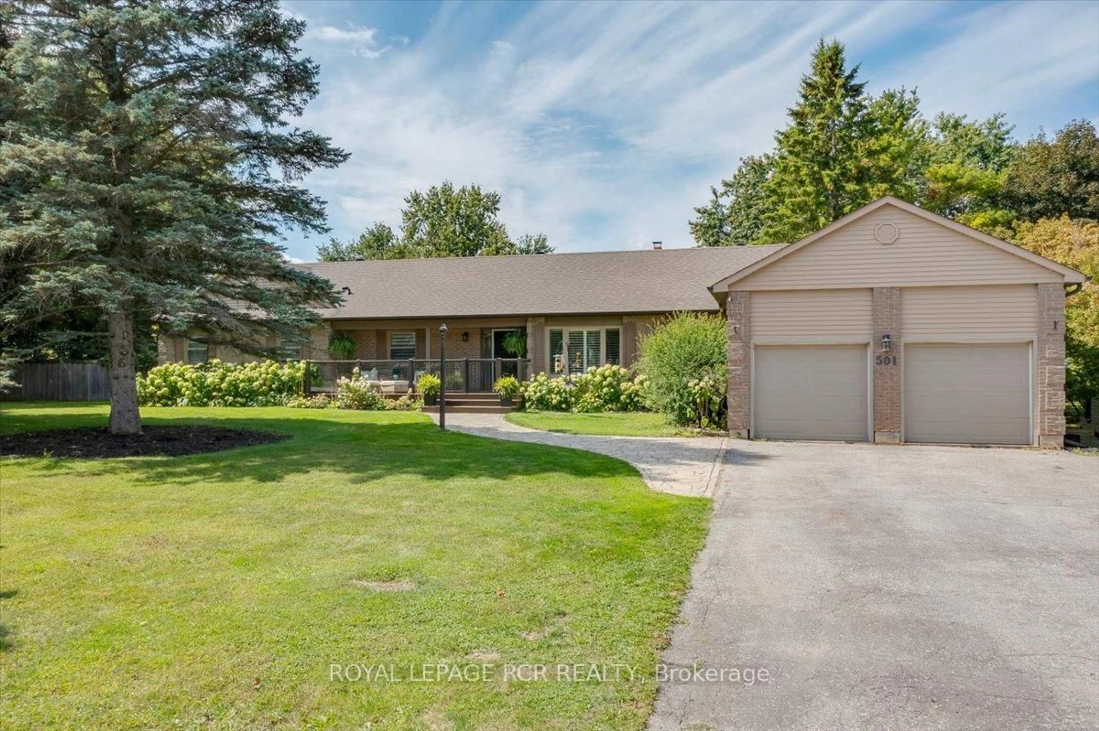 A pic from outside/outdoor area/front of a property/back of a property/a pic from drone, street for 501 Samuel Harper Crt, East Gwillimbury Ontario L0G 1M0