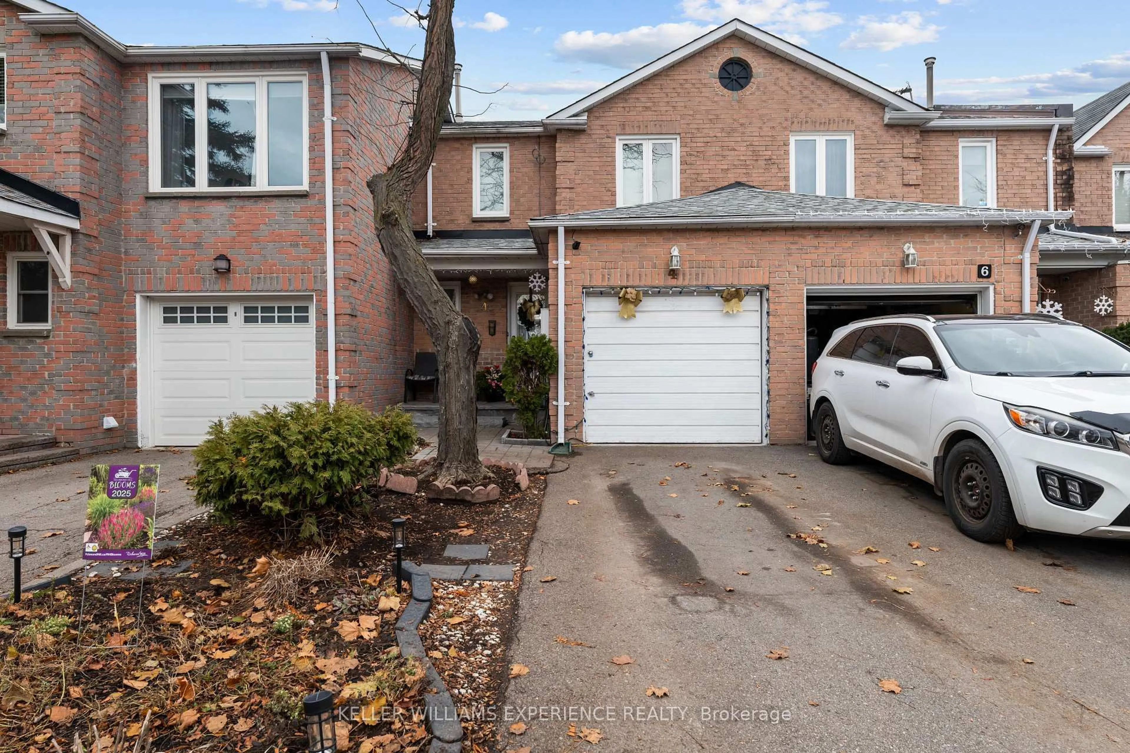 Home with brick exterior material, street for 4 Sunshine Dr, Richmond Hill Ontario L4C 8K8
