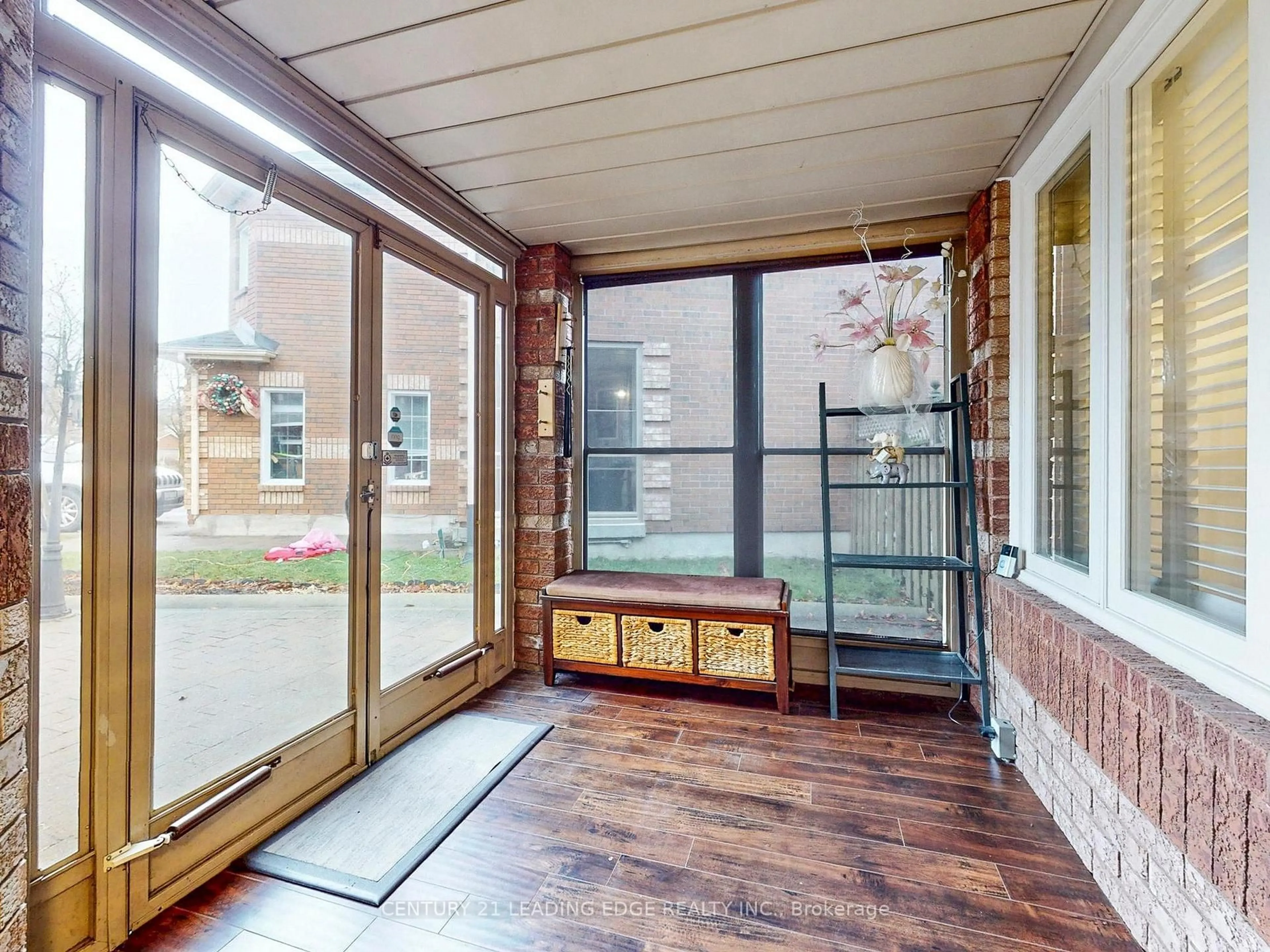 Indoor entryway for 77 Sunbird Blvd, Georgina Ontario L4P 3V8