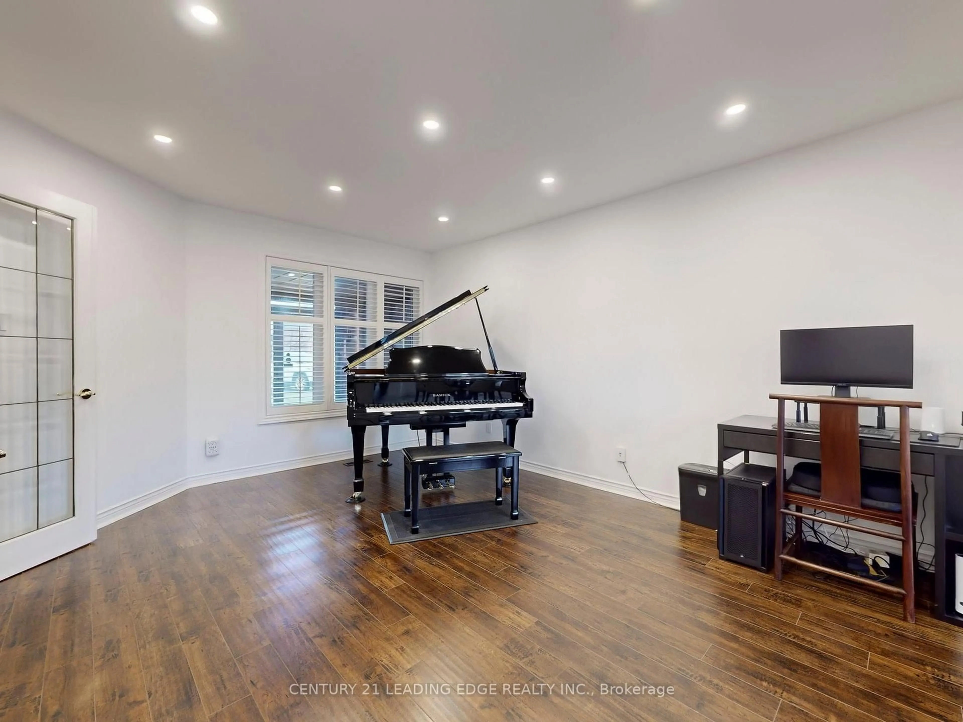 A pic of a room for 77 Sunbird Blvd, Georgina Ontario L4P 3V8