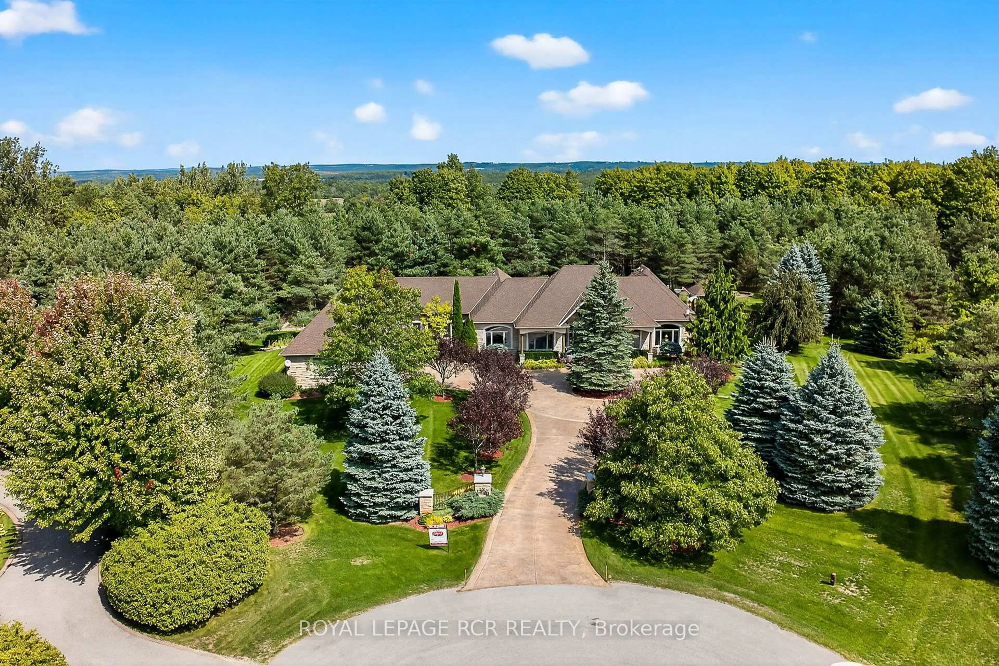A pic from outside/outdoor area/front of a property/back of a property/a pic from drone, water/lake/river/ocean view for 7 Sugarbush Lane, Uxbridge Ontario L9P 2A1
