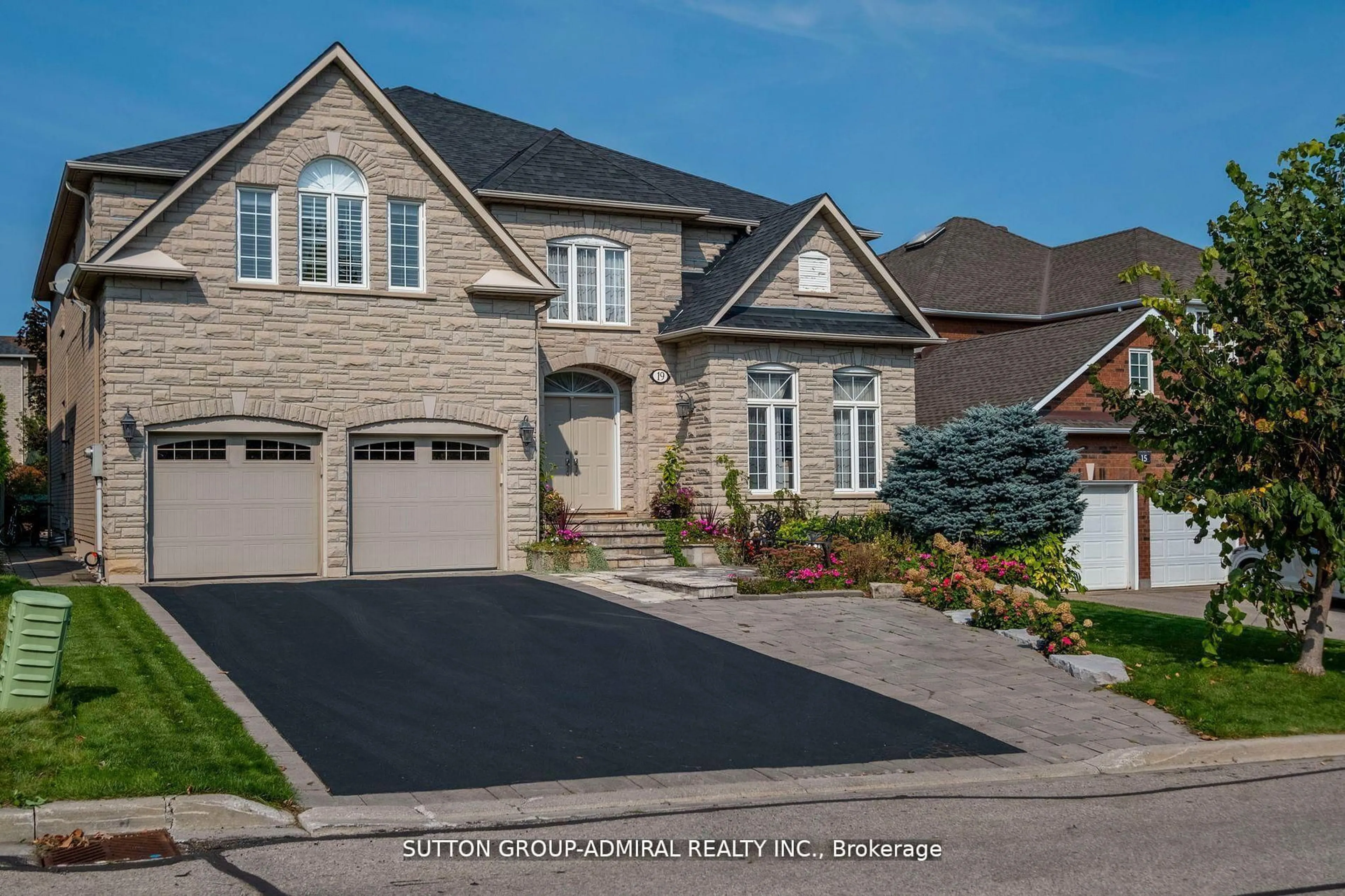 Home with brick exterior material, street for 19 Langtry Pl, Vaughan Ontario L4J 8K8