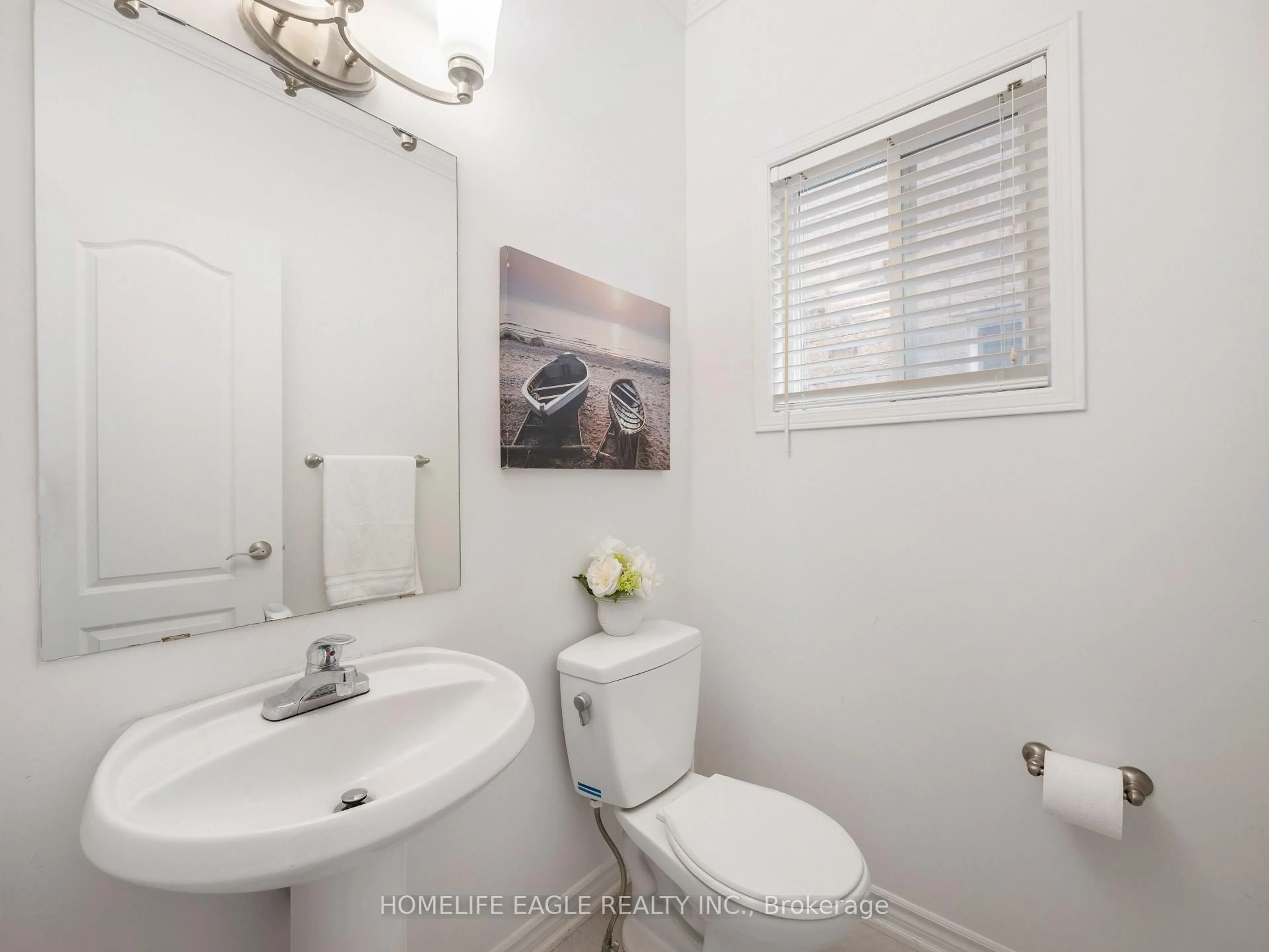 Standard bathroom, ceramic/tile floor for 90 Barnwood Dr, Richmond Hill Ontario L4E 5A2